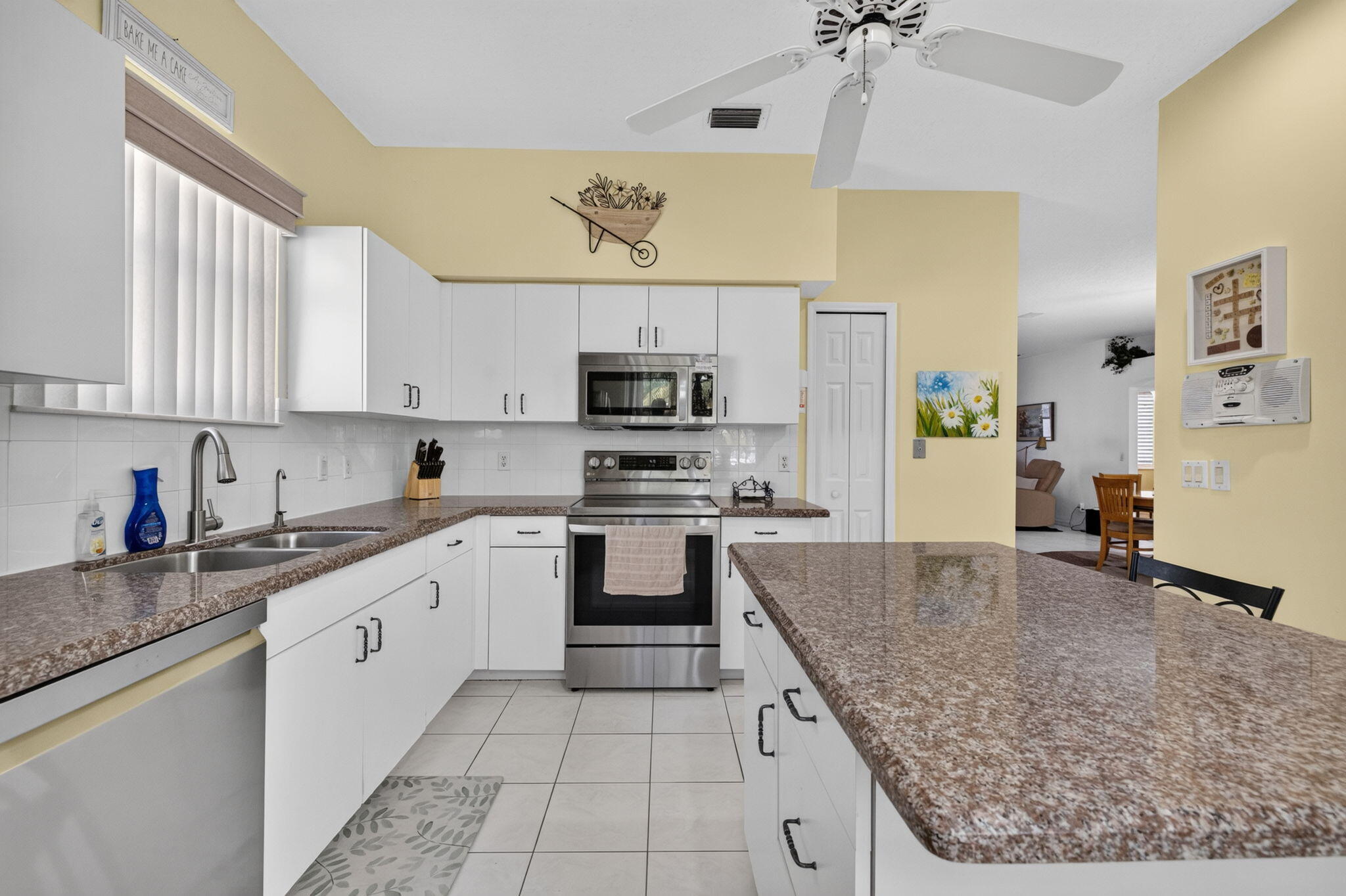 521 Nw Galatone Court Property Photo 4