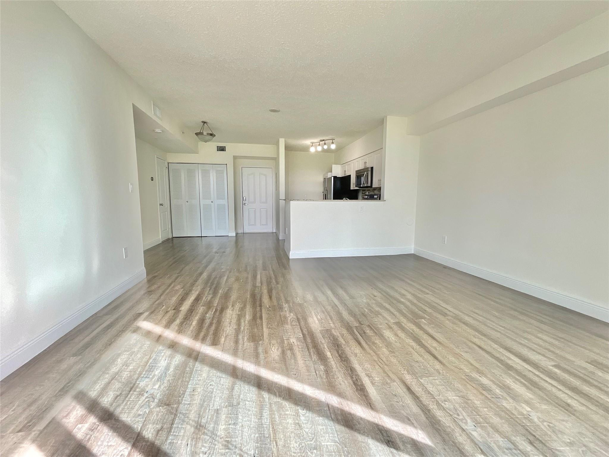 16900 N Bay Road 3-507 Property Photo 3