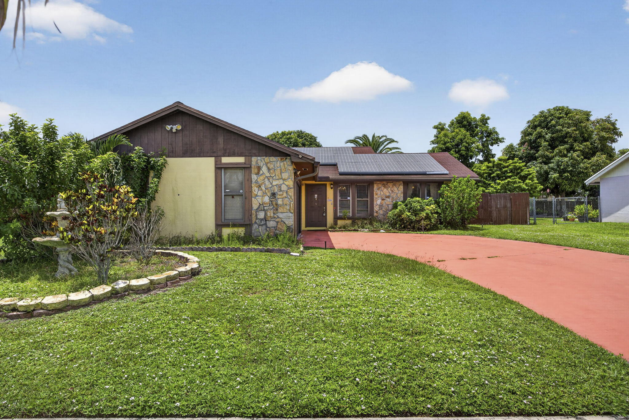 254 La Mancha Avenue Property Photo 3