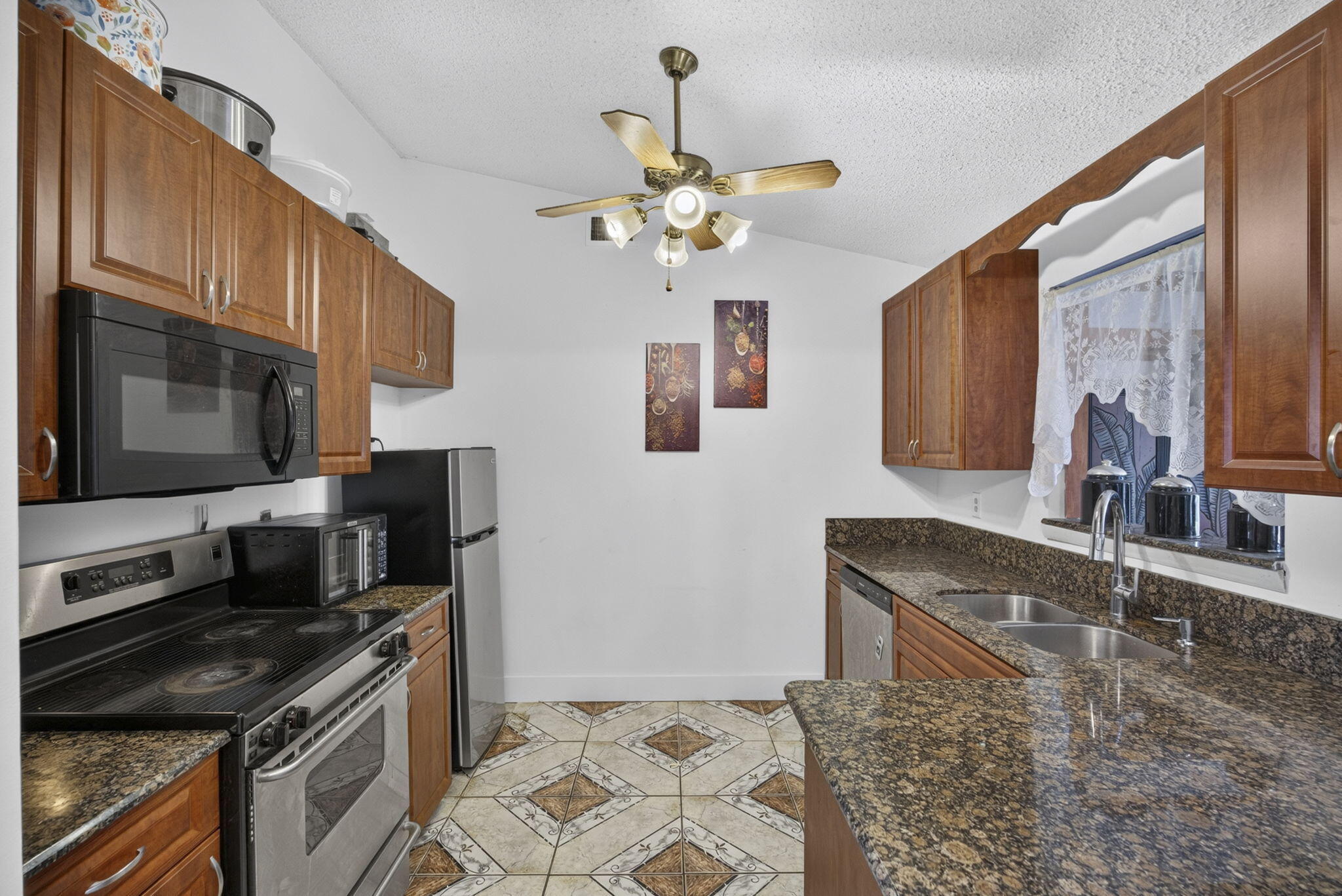 254 La Mancha Avenue Property Photo 18
