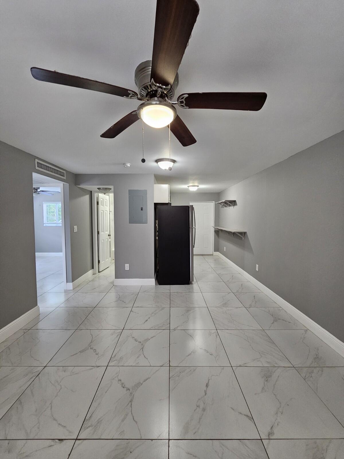 933 W 7th Street A Property Photo 1