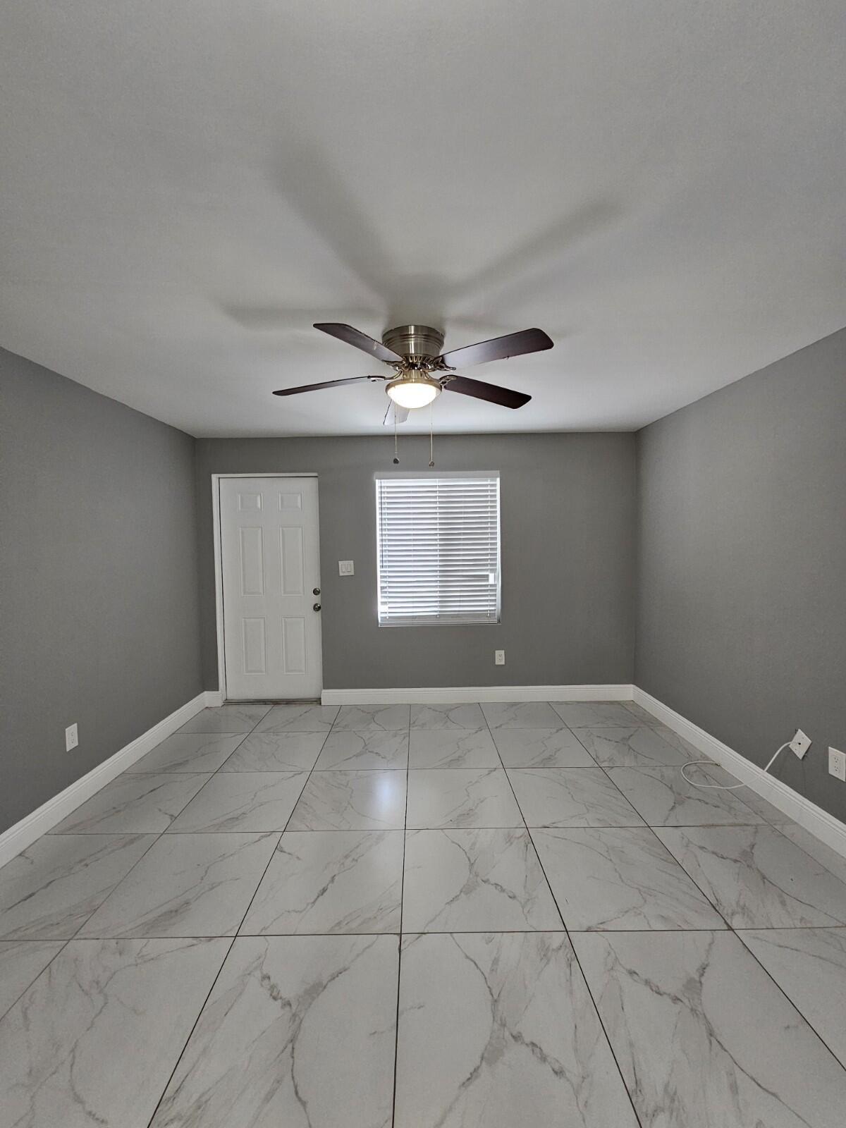 933 W 7th Street A Property Photo 2