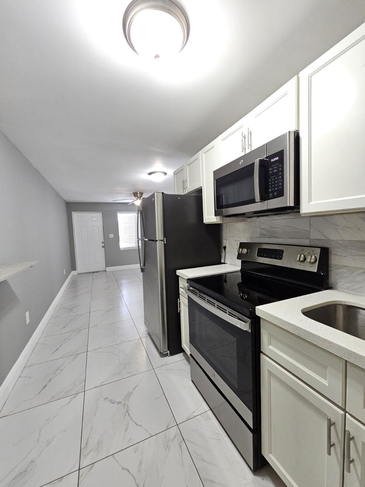 933 W 7th Street A Property Photo 5