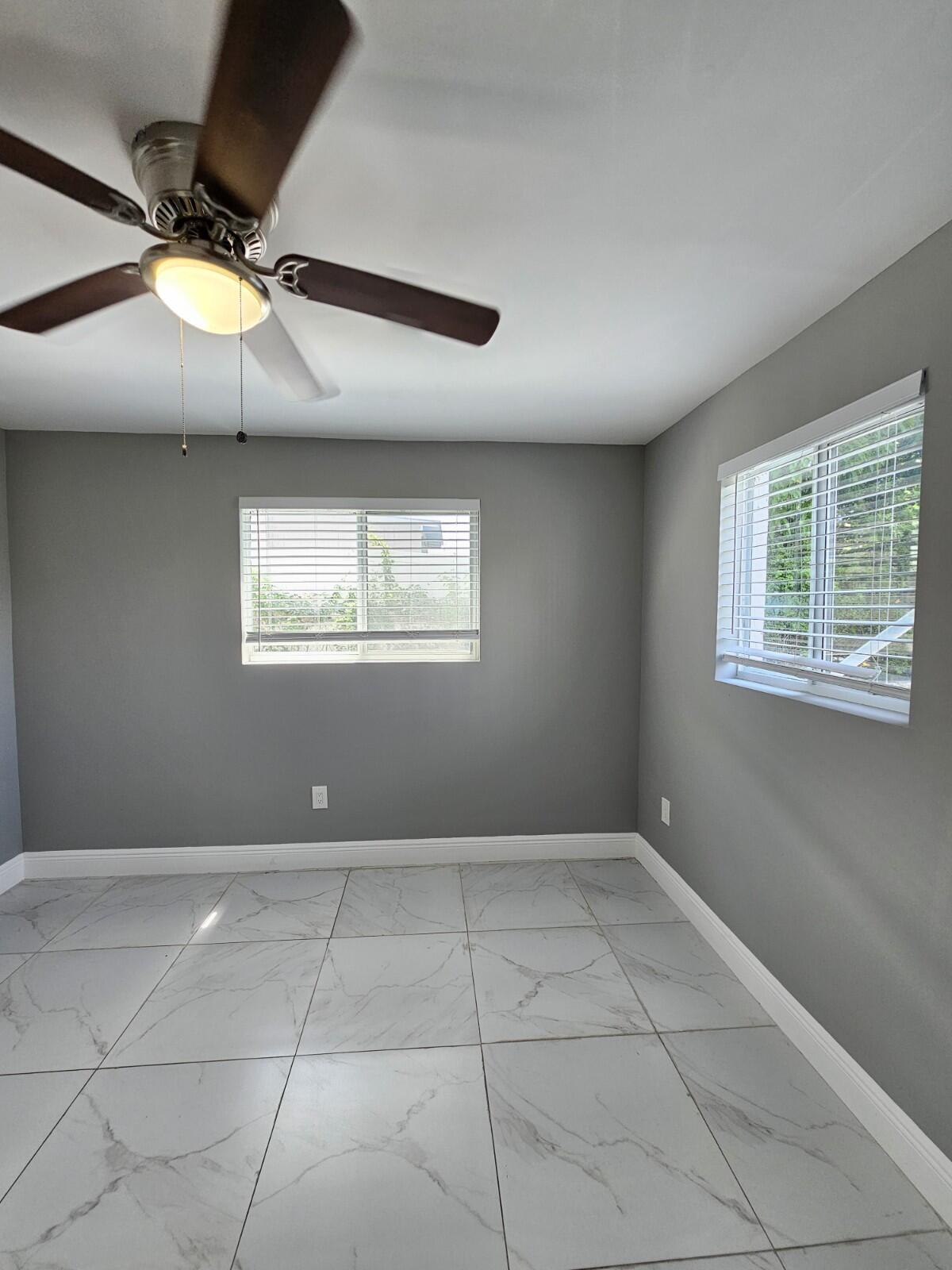 933 W 7th Street A Property Photo 9