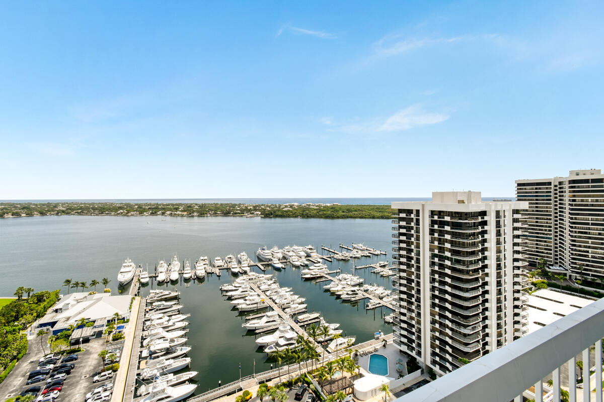 123 LAKESHORE Drive PH45