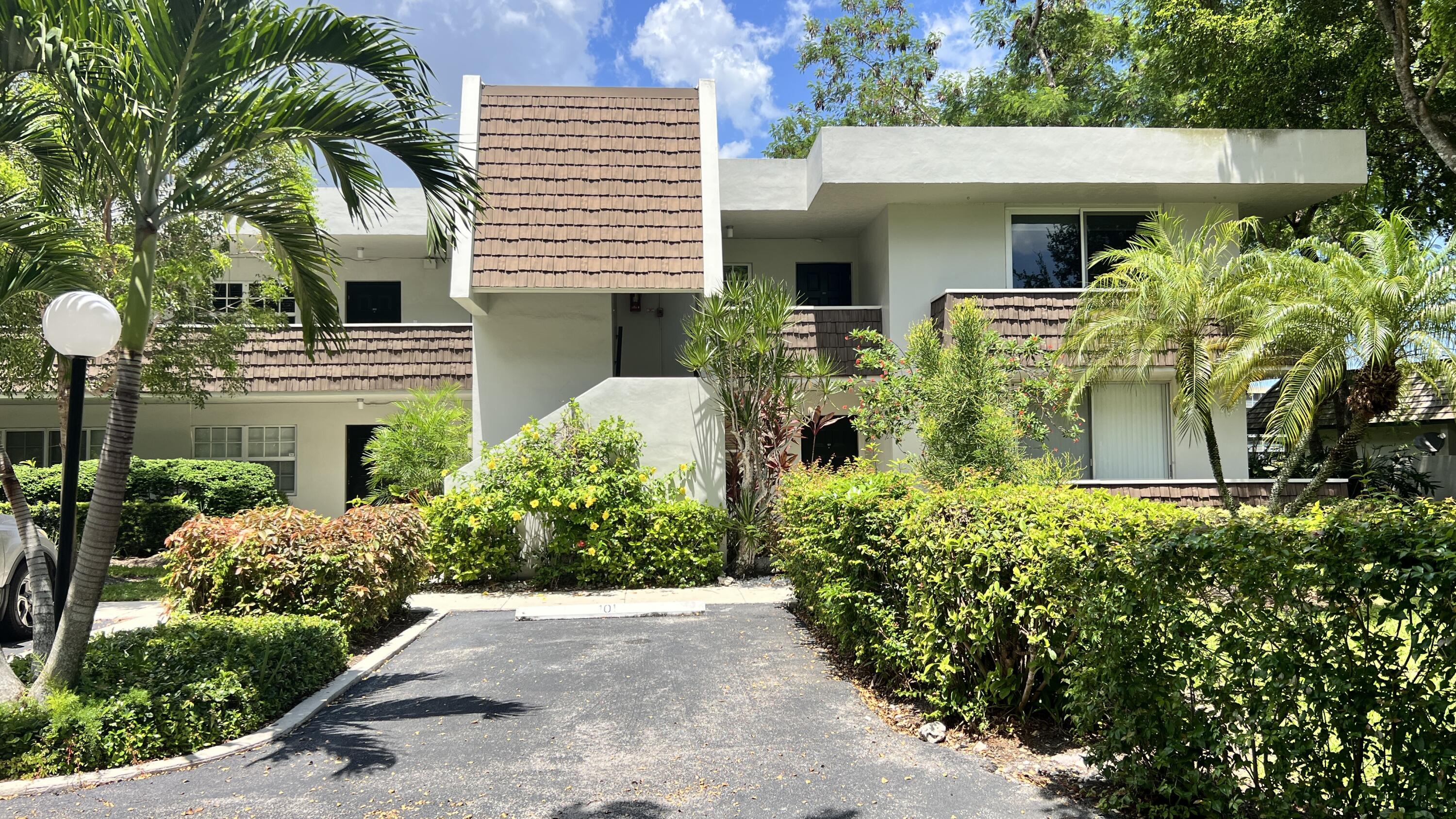 4017 N CYPRESS Drive 101 Property Photo 1