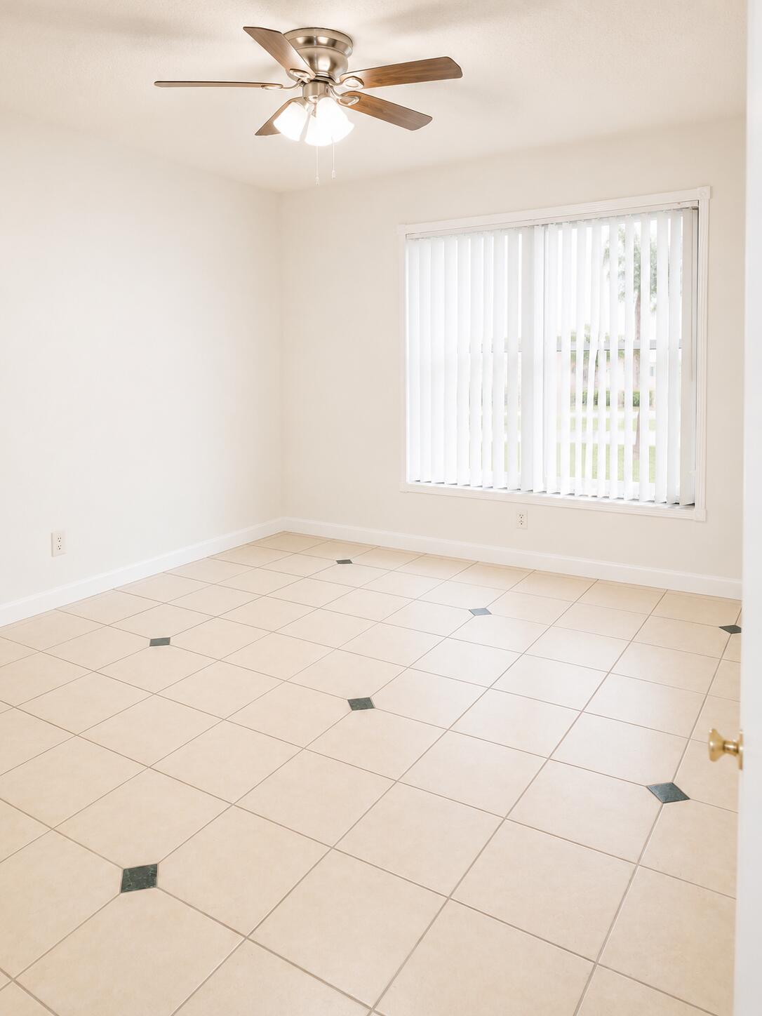 5318 Garden Hills Circle Property Photo 7