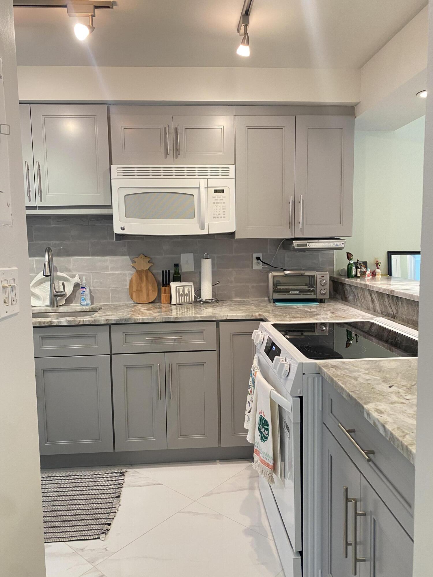 2 Royal Palm Way 101 Property Photo 6