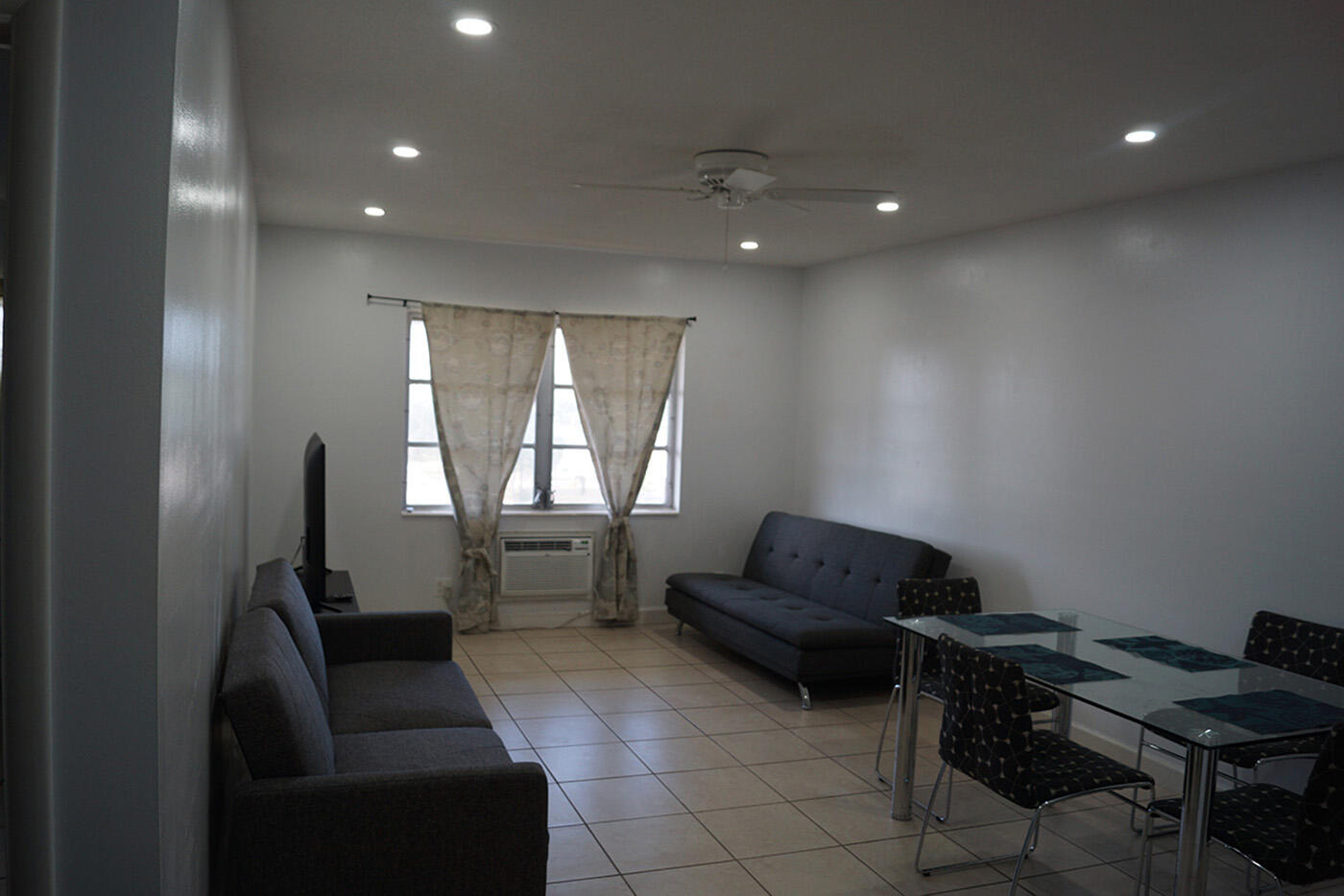 1250 E Sample Road 303 Property Photo 3