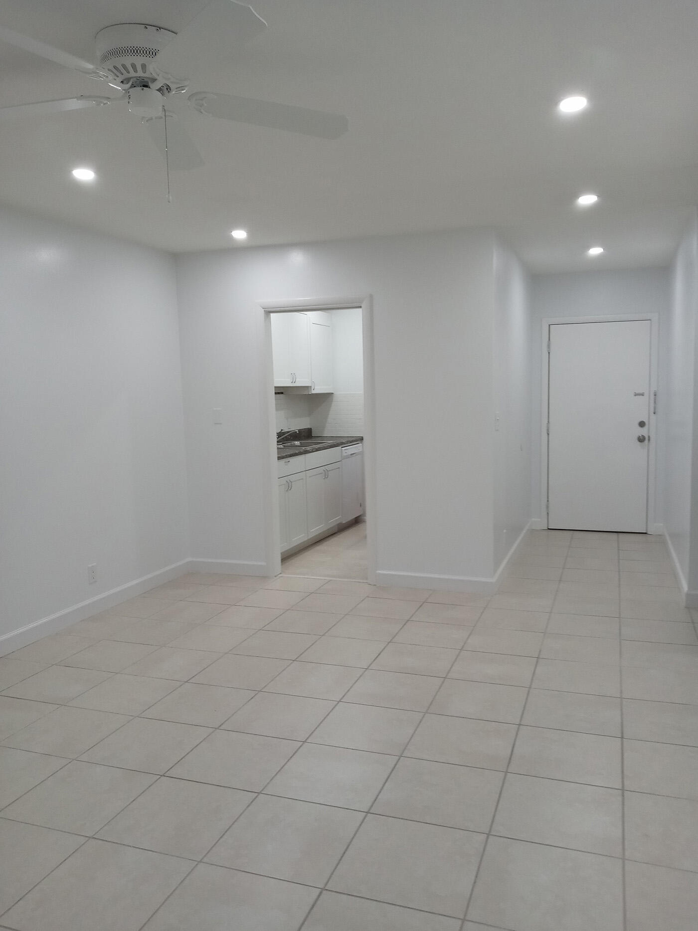 1250 E Sample Road 303 Property Photo 4
