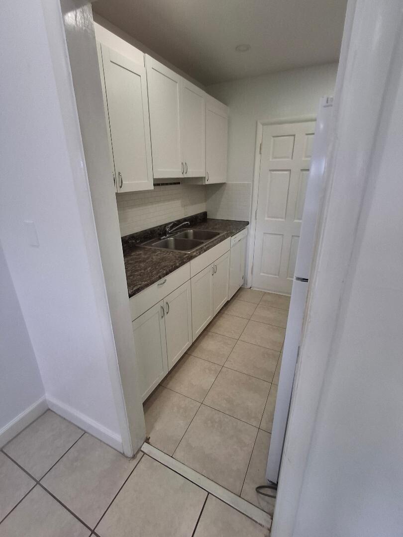1250 E Sample Road 303 Property Photo 5