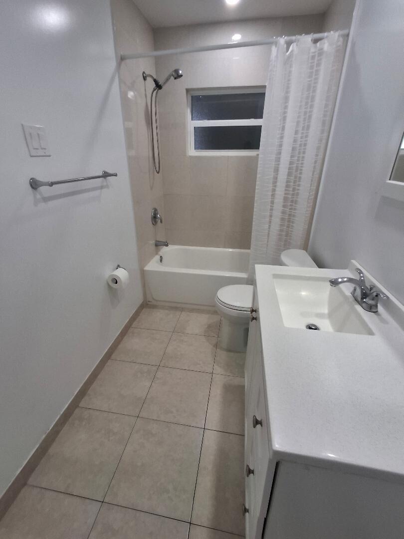 1250 E Sample Road 303 Property Photo 18