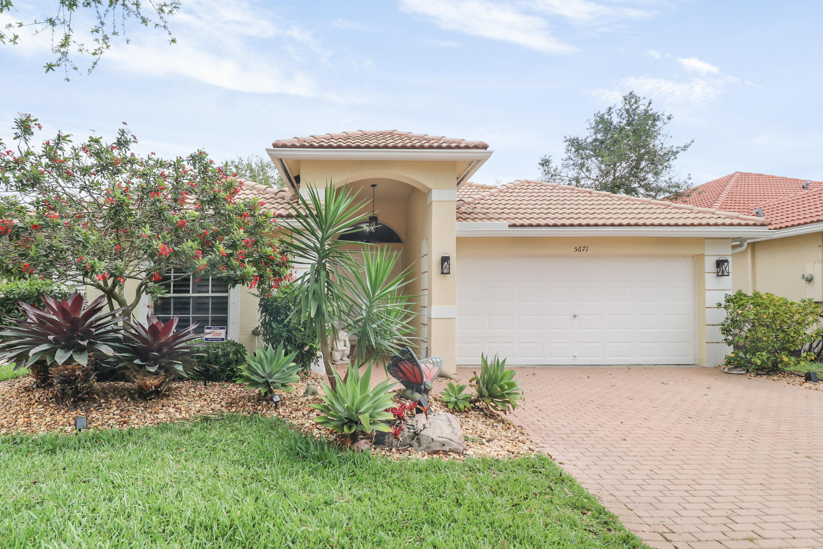 5671 S Fountains Drive S Property Photo 2