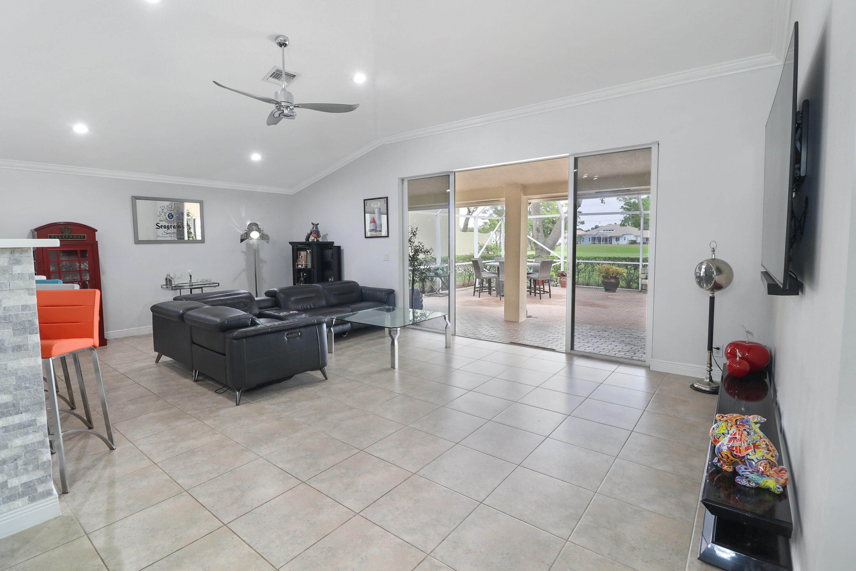 5671 S Fountains Drive S Property Photo 5