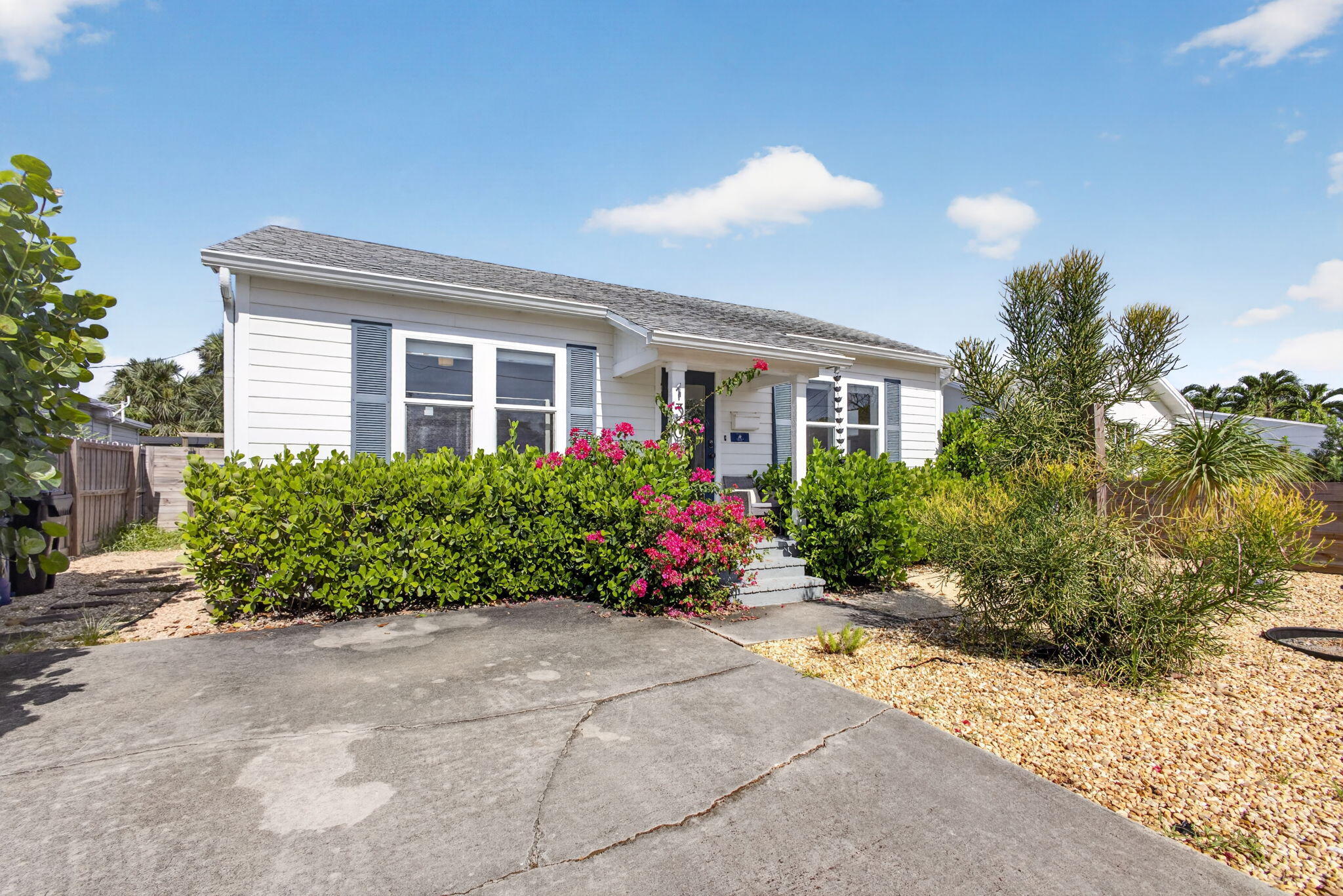 1305 N Palmway Property Photo 7