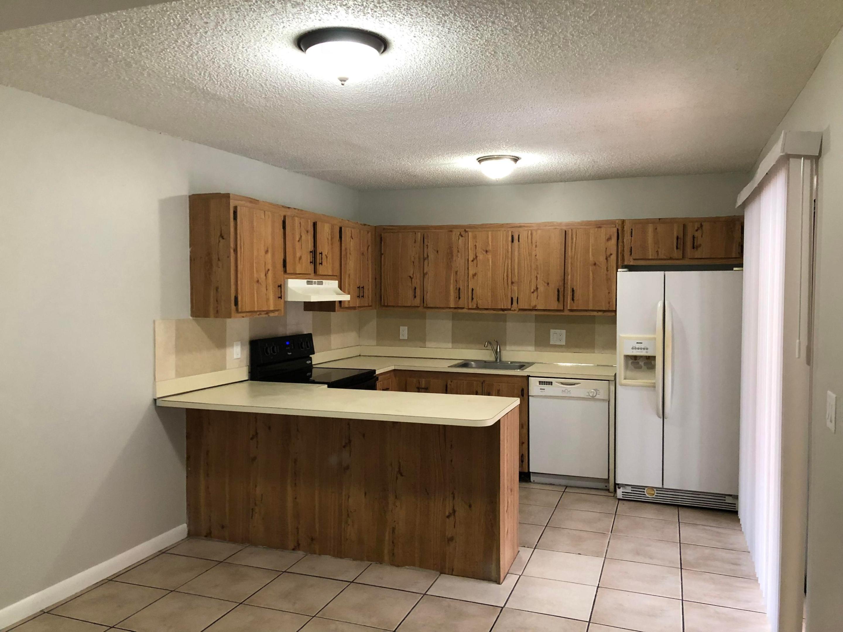 2241 White Pine Circle B Property Photo 7