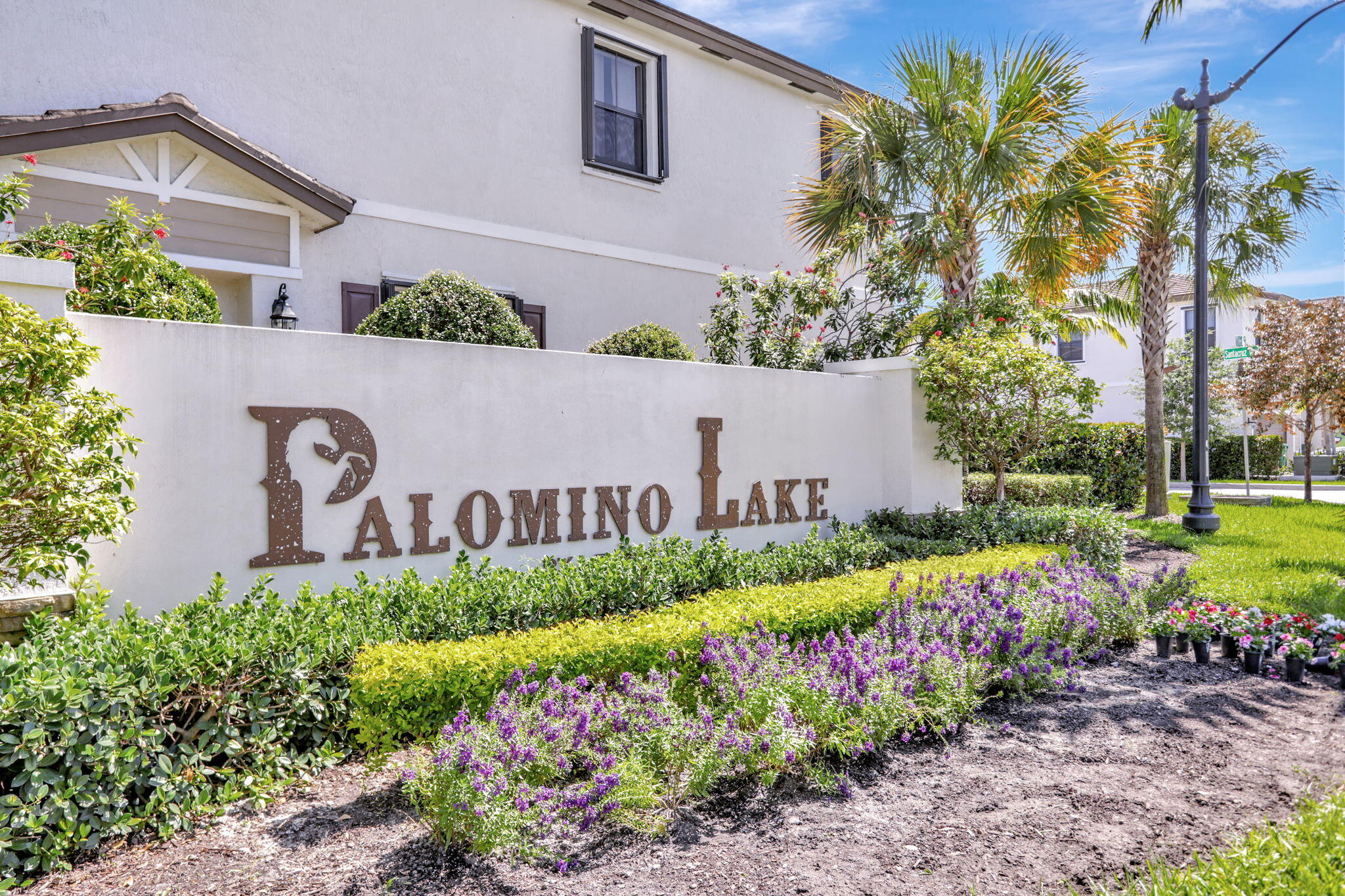 4721 Santa Cruz Way Property Photo 3