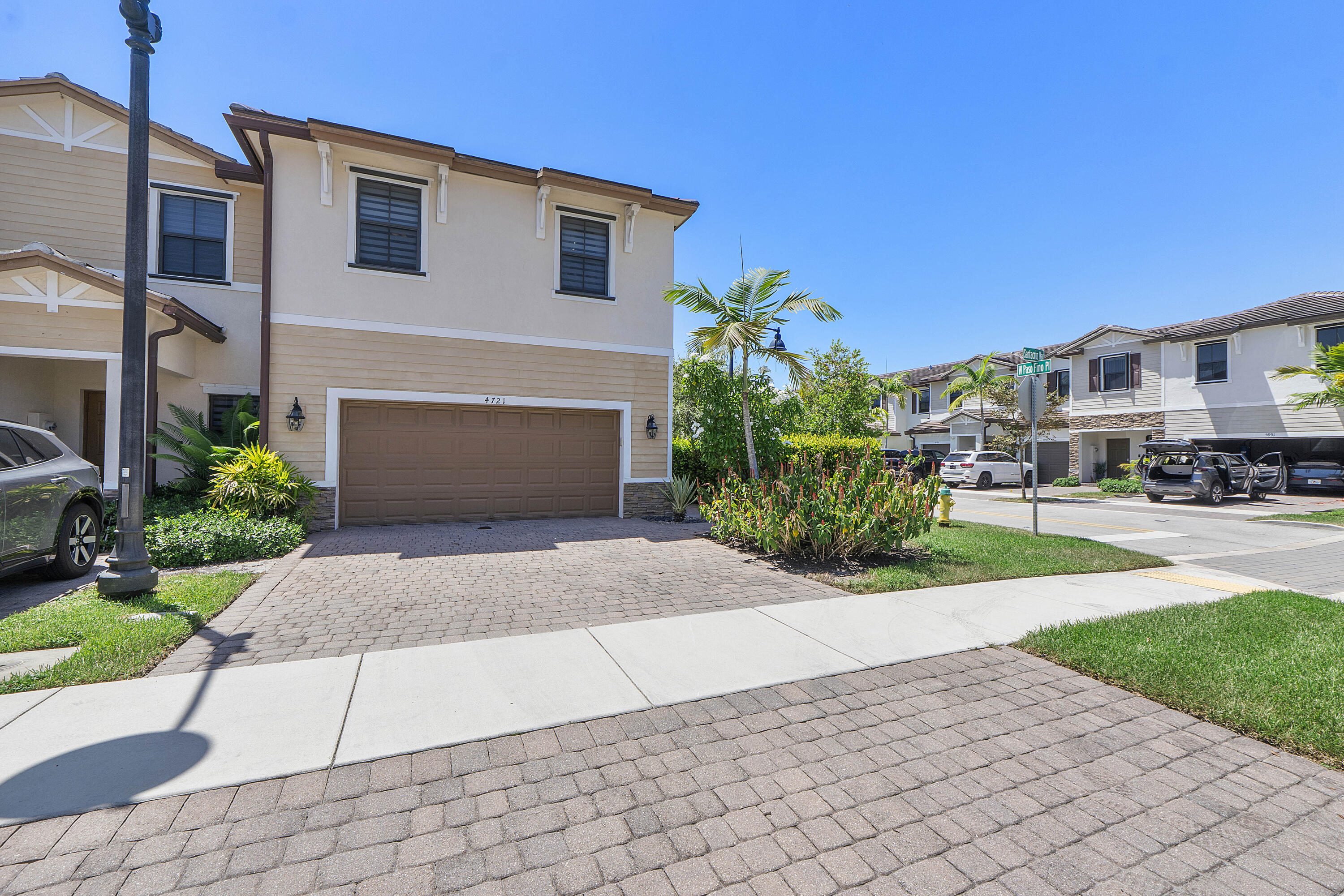 4721 Santa Cruz Way Property Photo 4