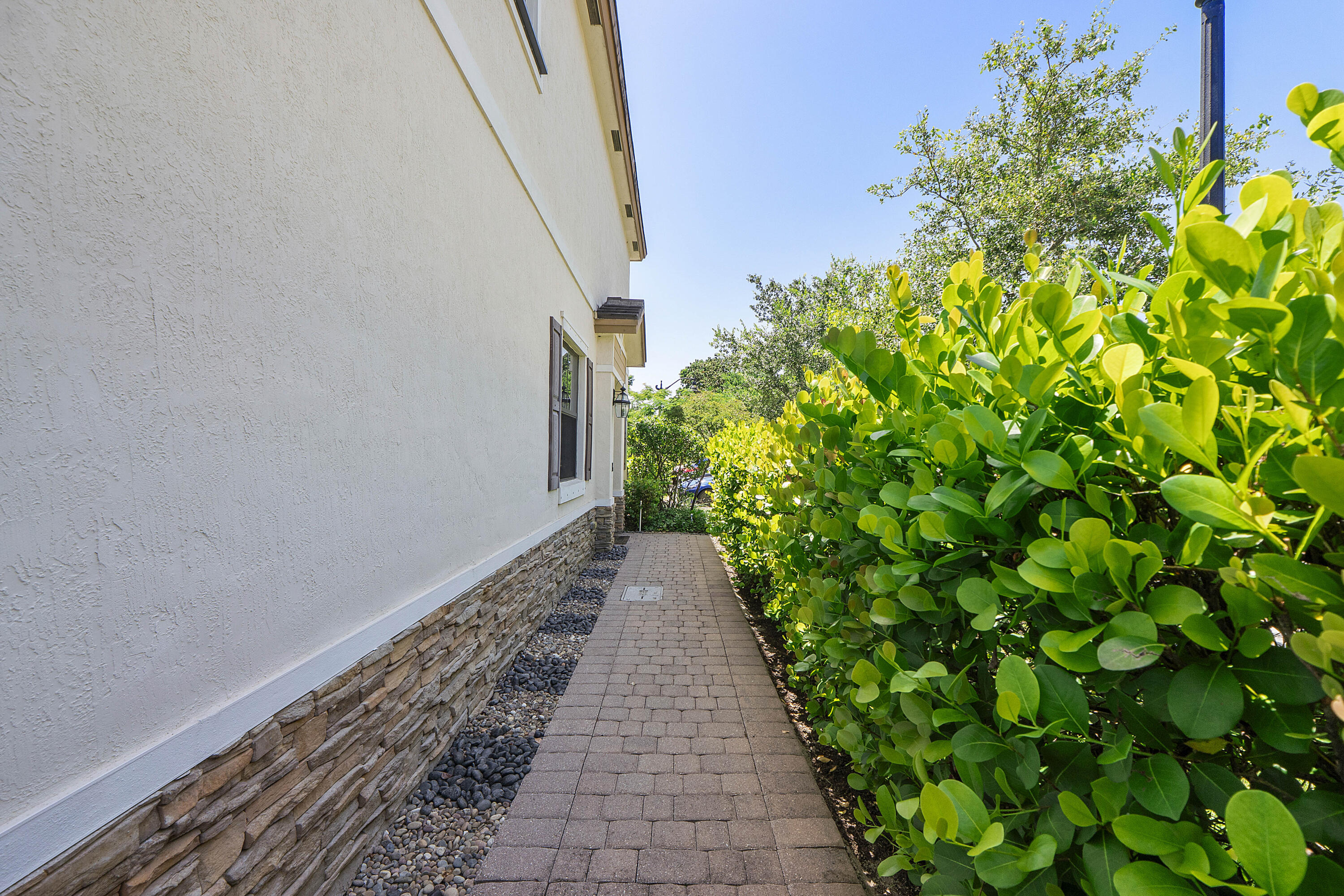 4721 Santa Cruz Way Property Photo 6