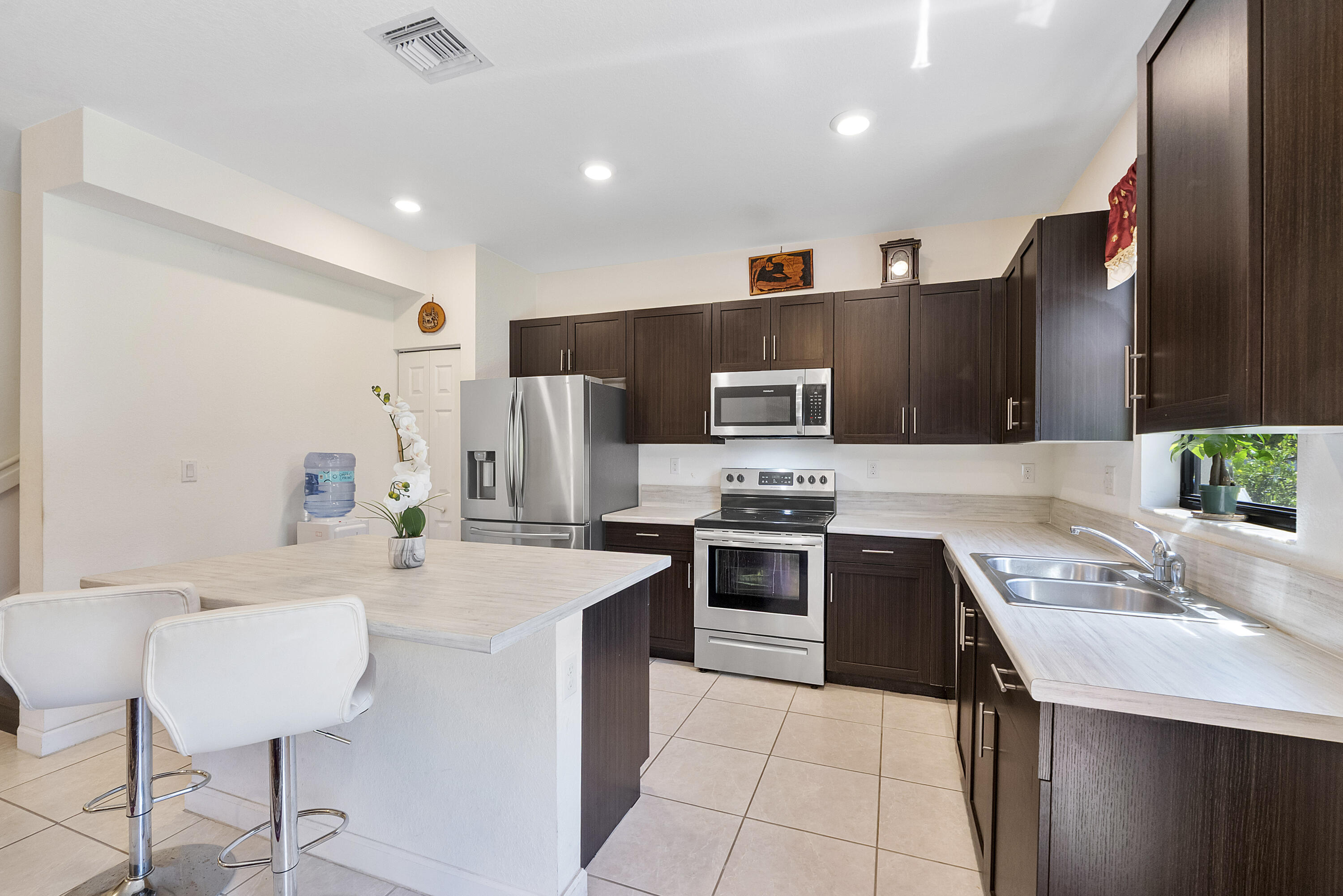 4721 Santa Cruz Way Property Photo 12