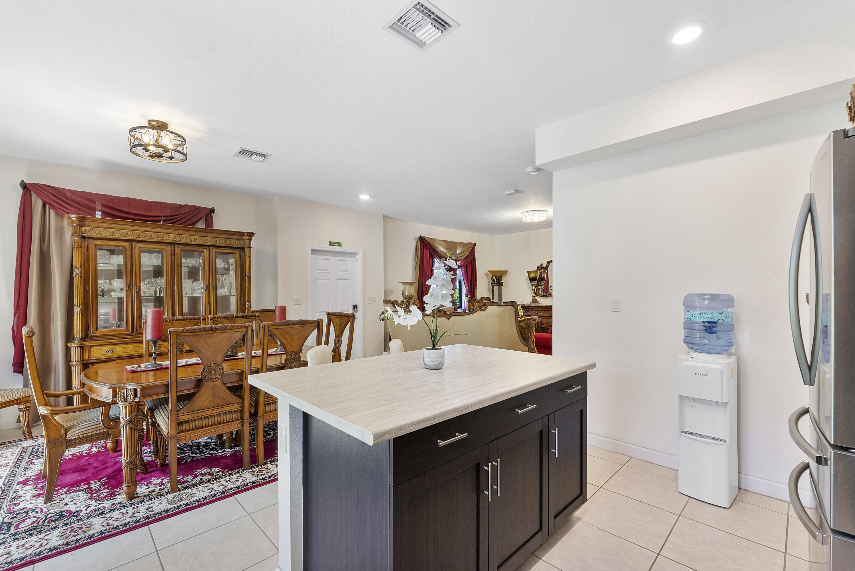 4721 Santa Cruz Way Property Photo 13