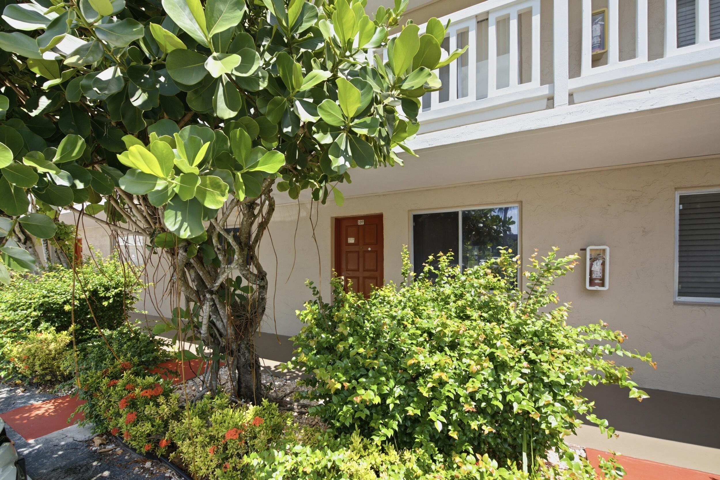 3601 Inverrary Drive 107 Property Photo 1