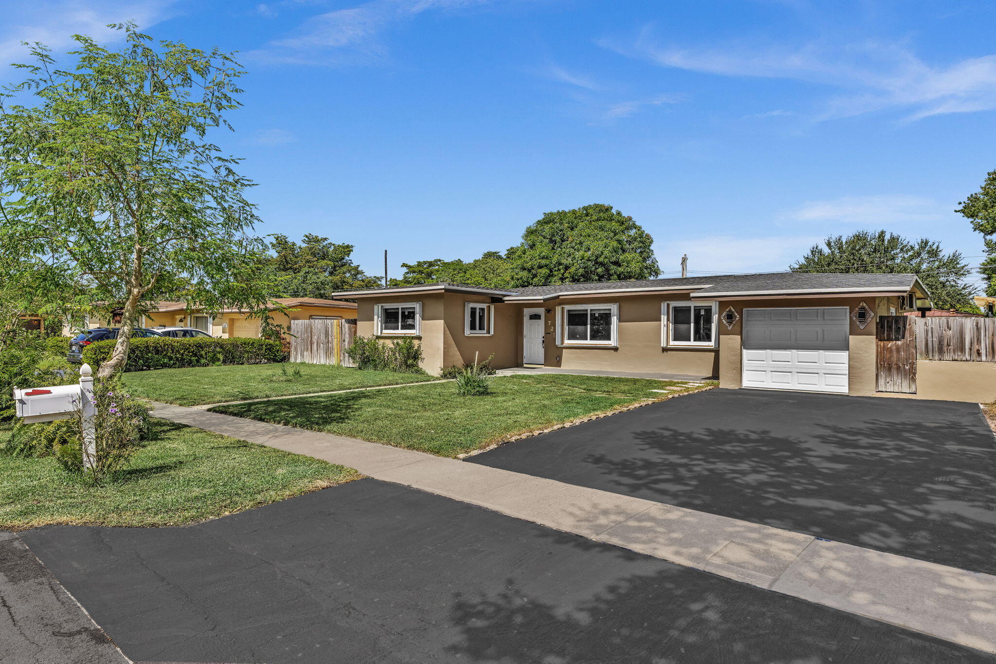 721 Fairway Drive Property Photo 2