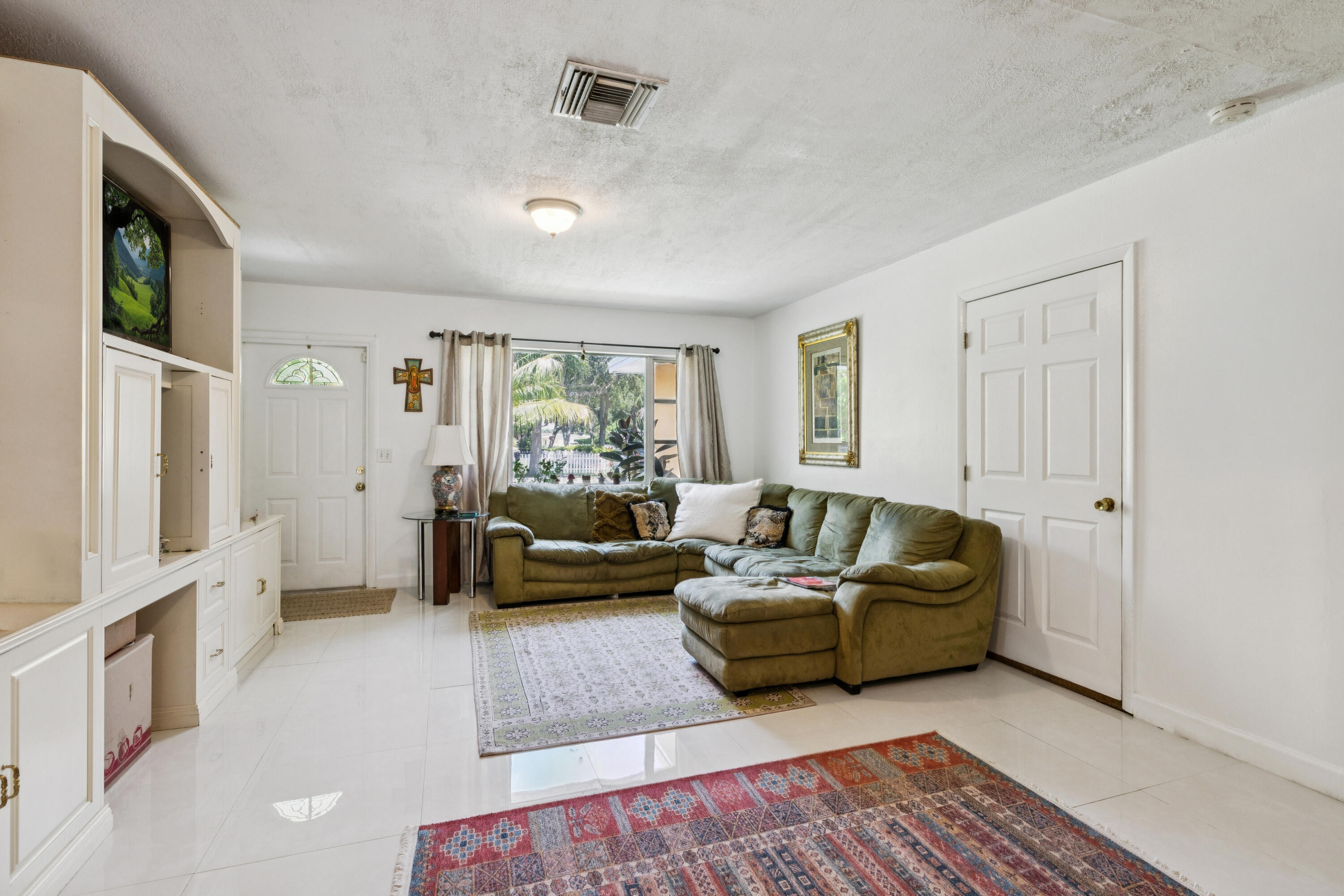 414 W Branch Street Property Photo 6