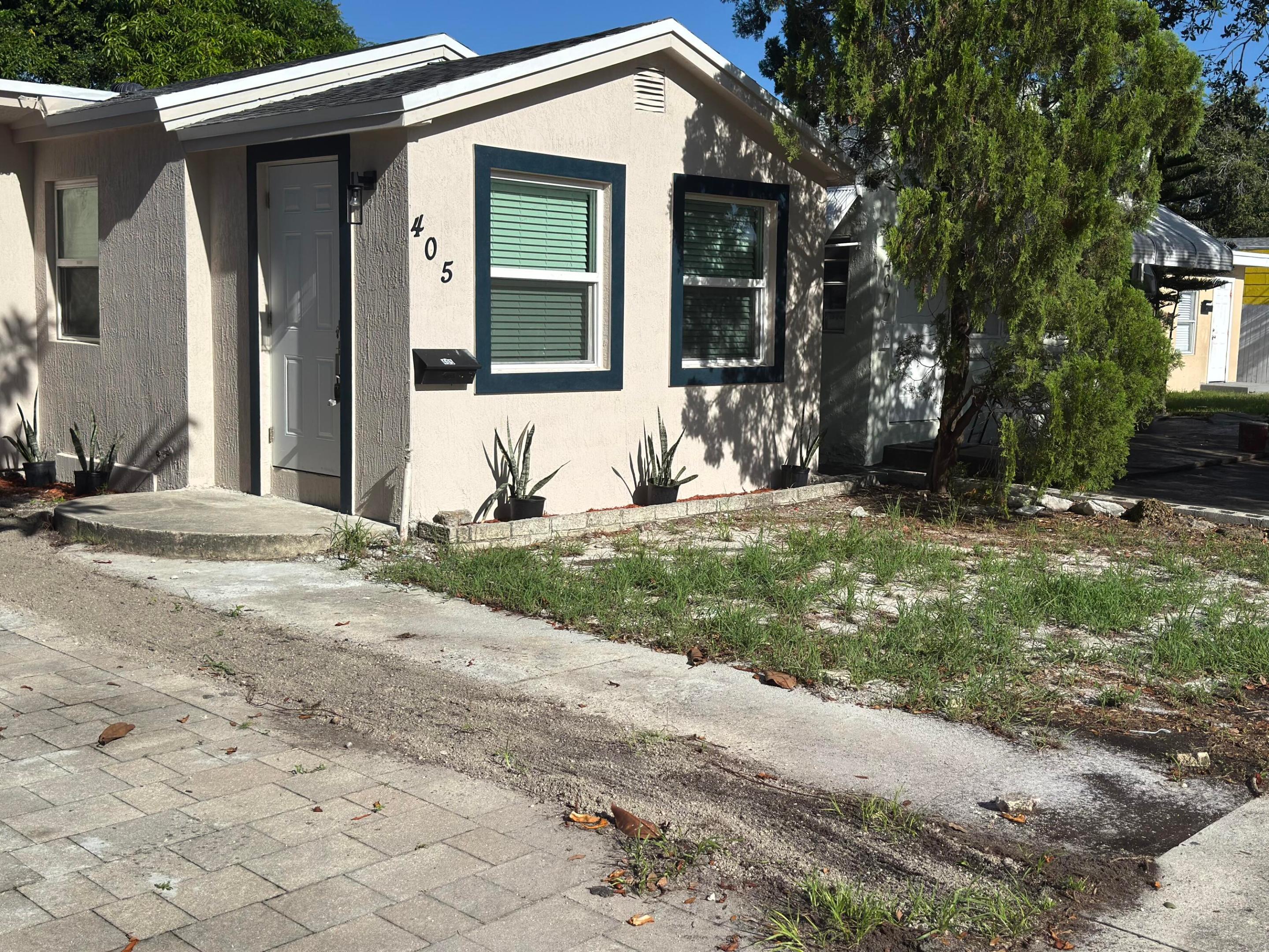 405 N E Street Property Photo 1