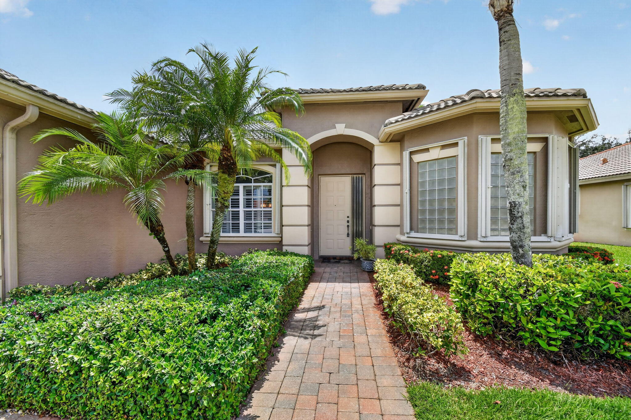 9574 Lantern Bay Circle Property Photo 2