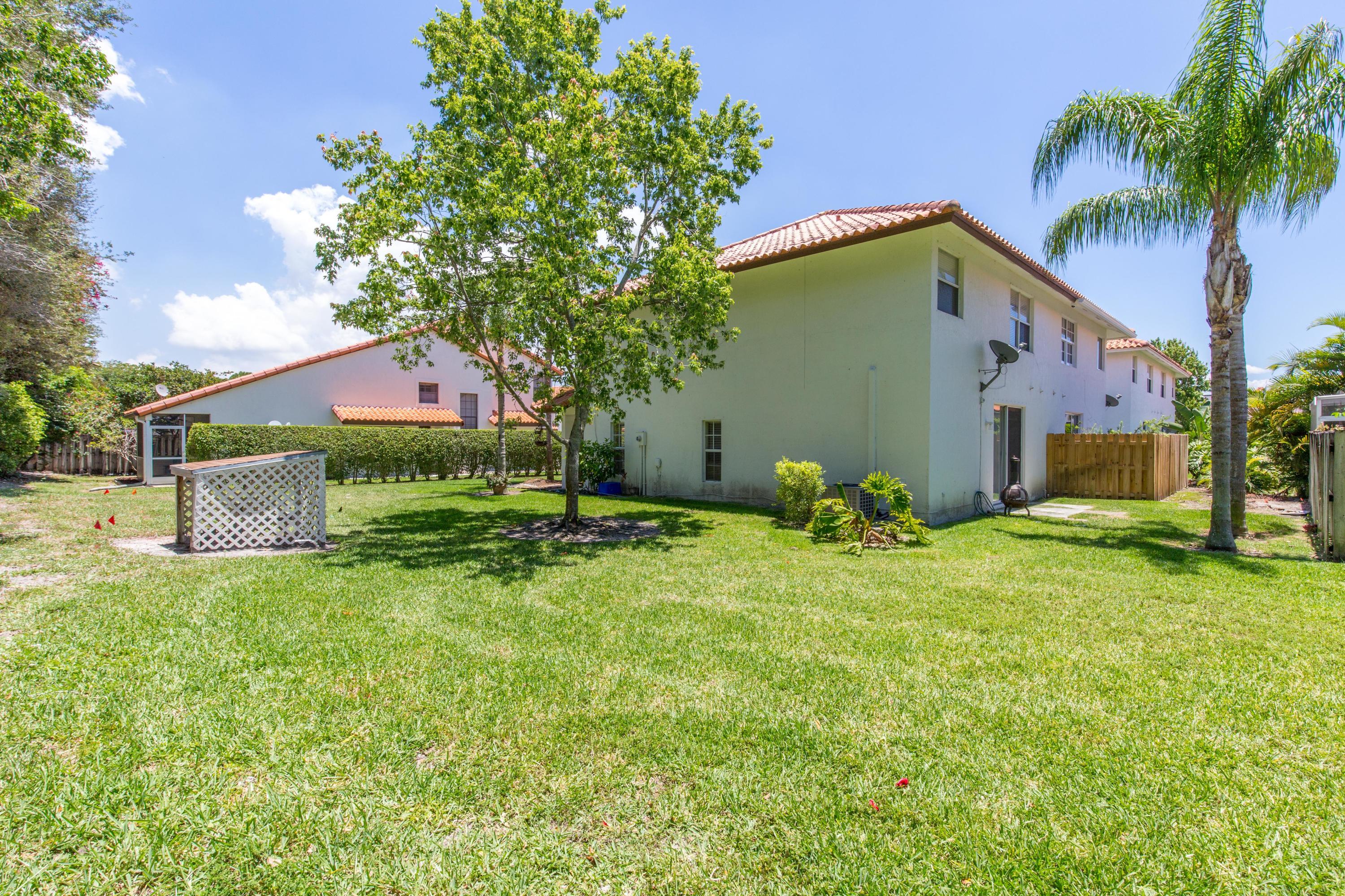 13513 Fountain View Boulevard Property Photo 2