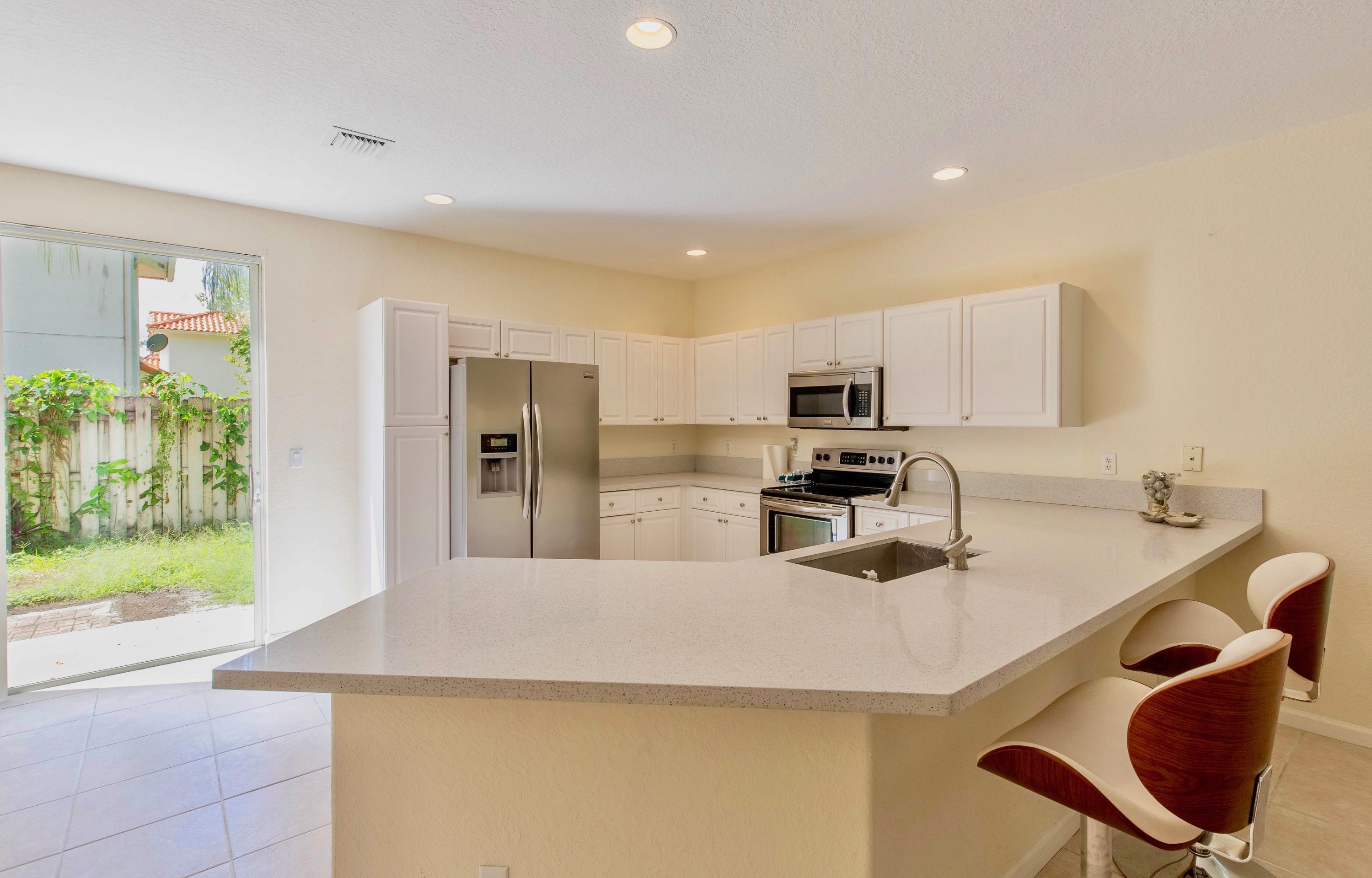 13513 Fountain View Boulevard Property Photo 5