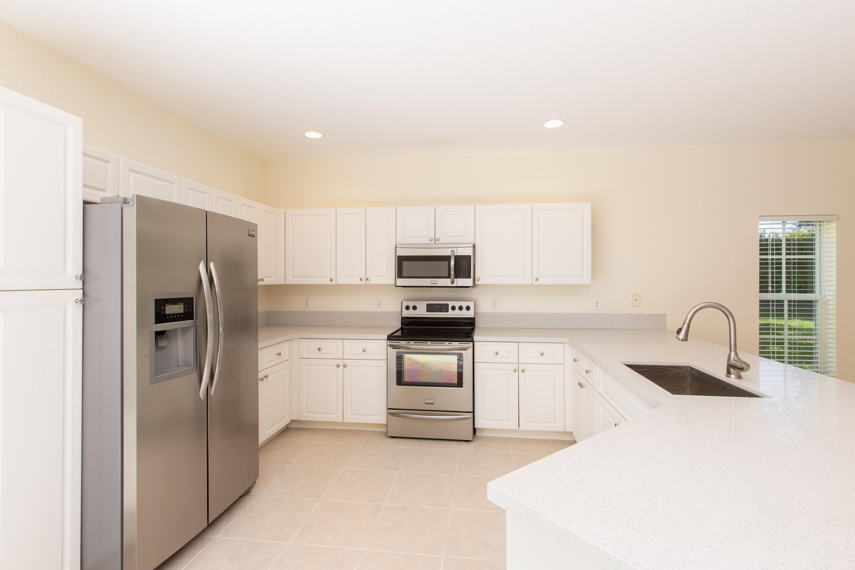 13513 Fountain View Boulevard Property Photo 7