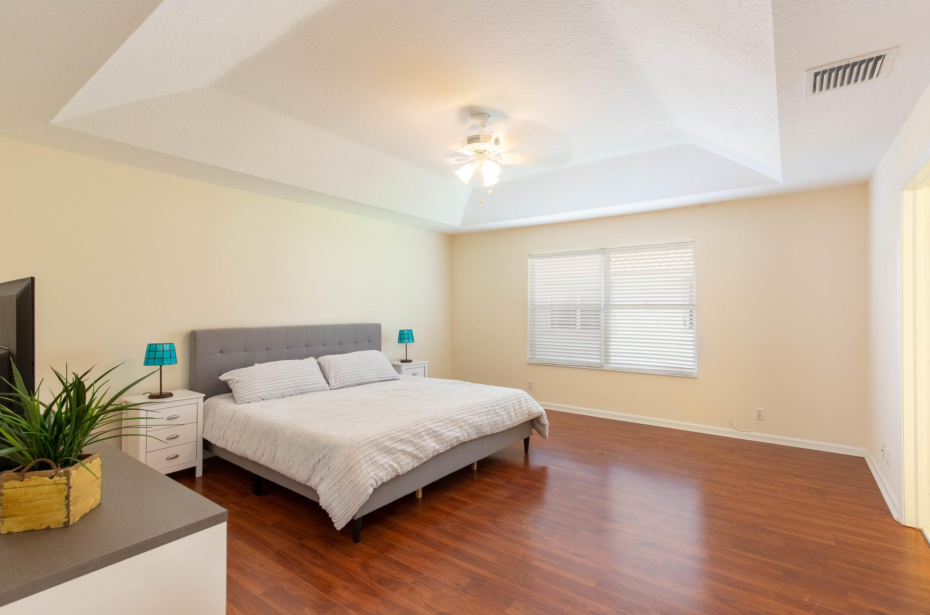 13513 Fountain View Boulevard Property Photo 11