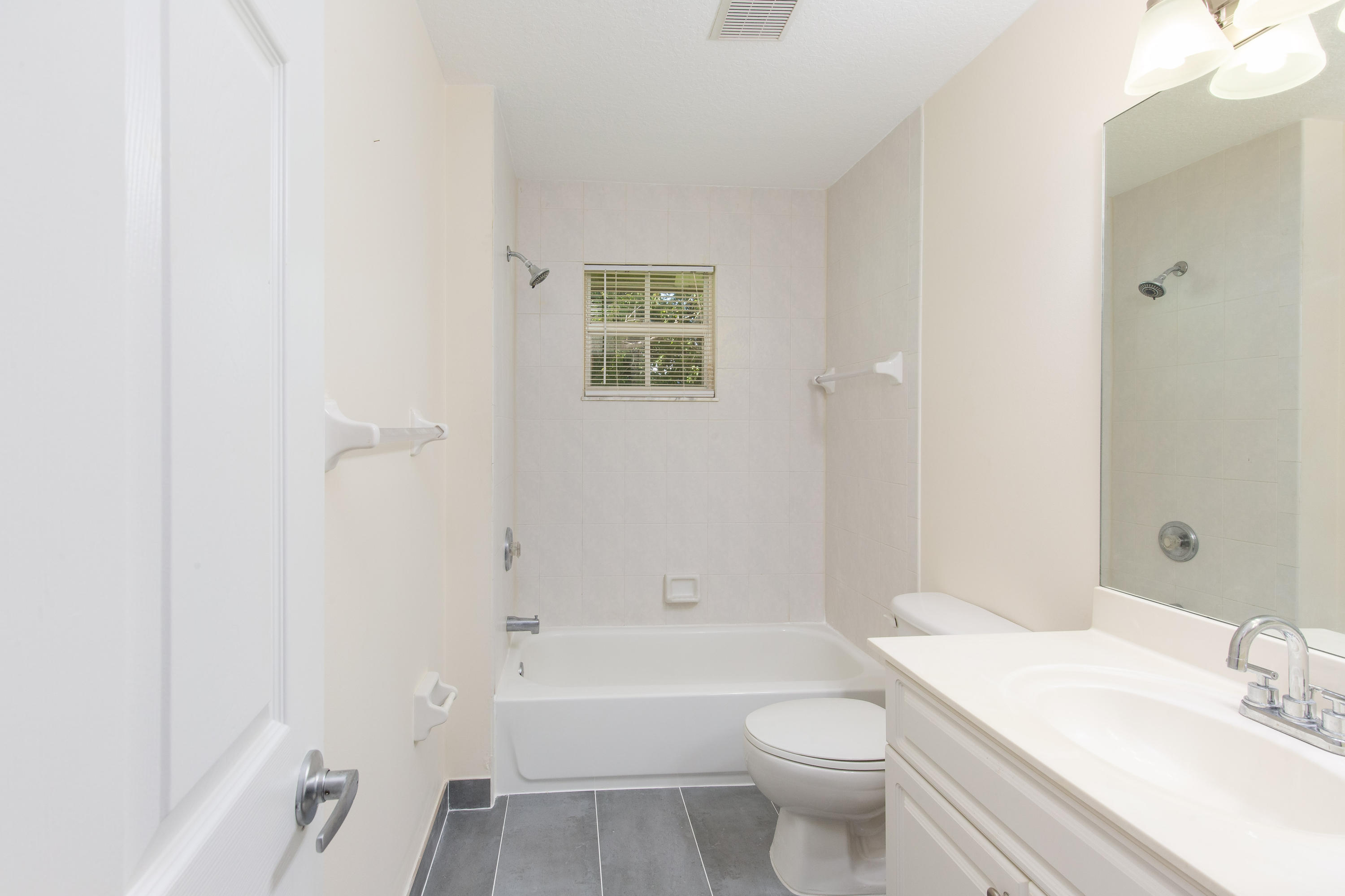 13513 Fountain View Boulevard Property Photo 17