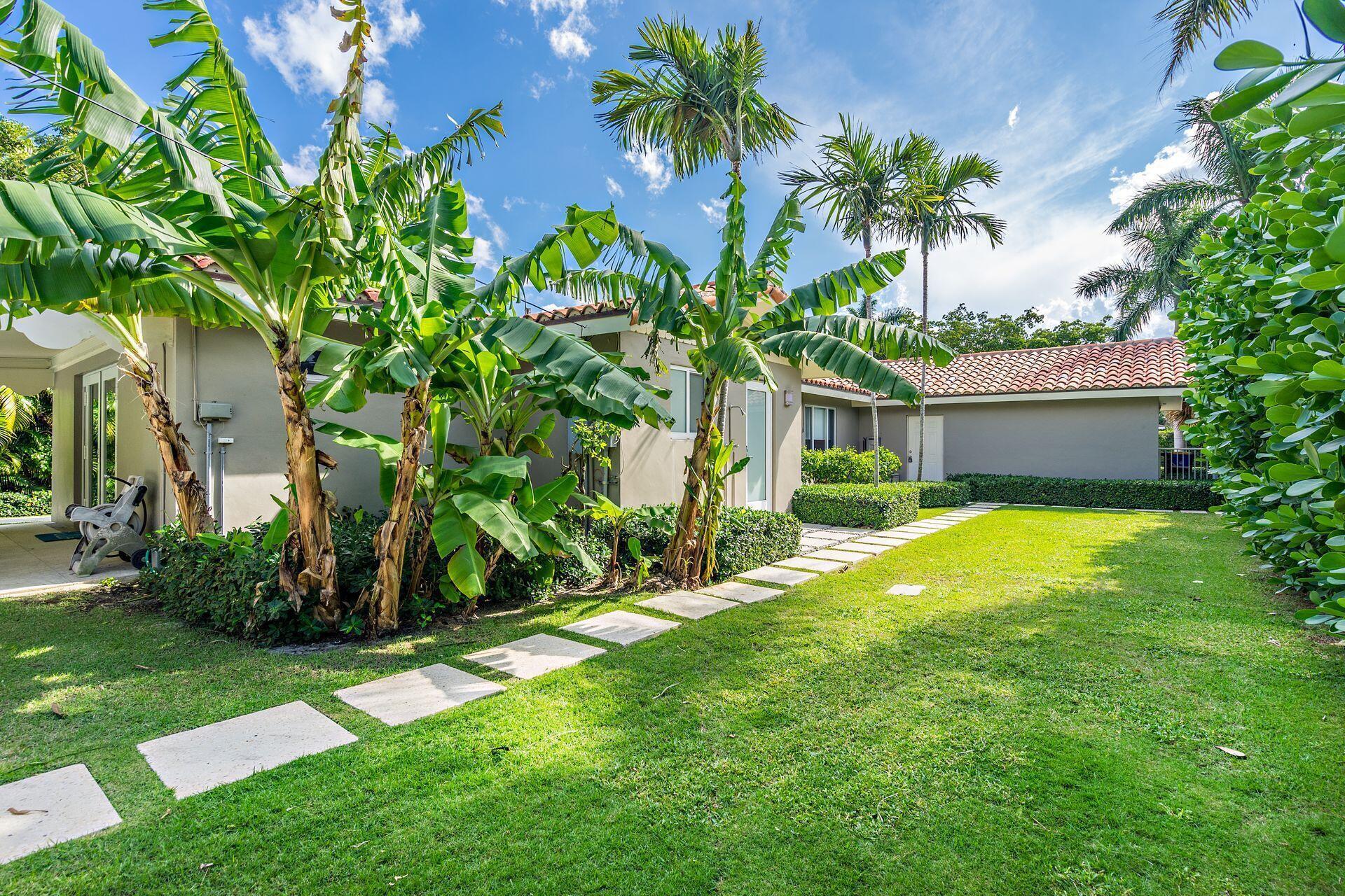 157 Worth Court N Property Photo 2