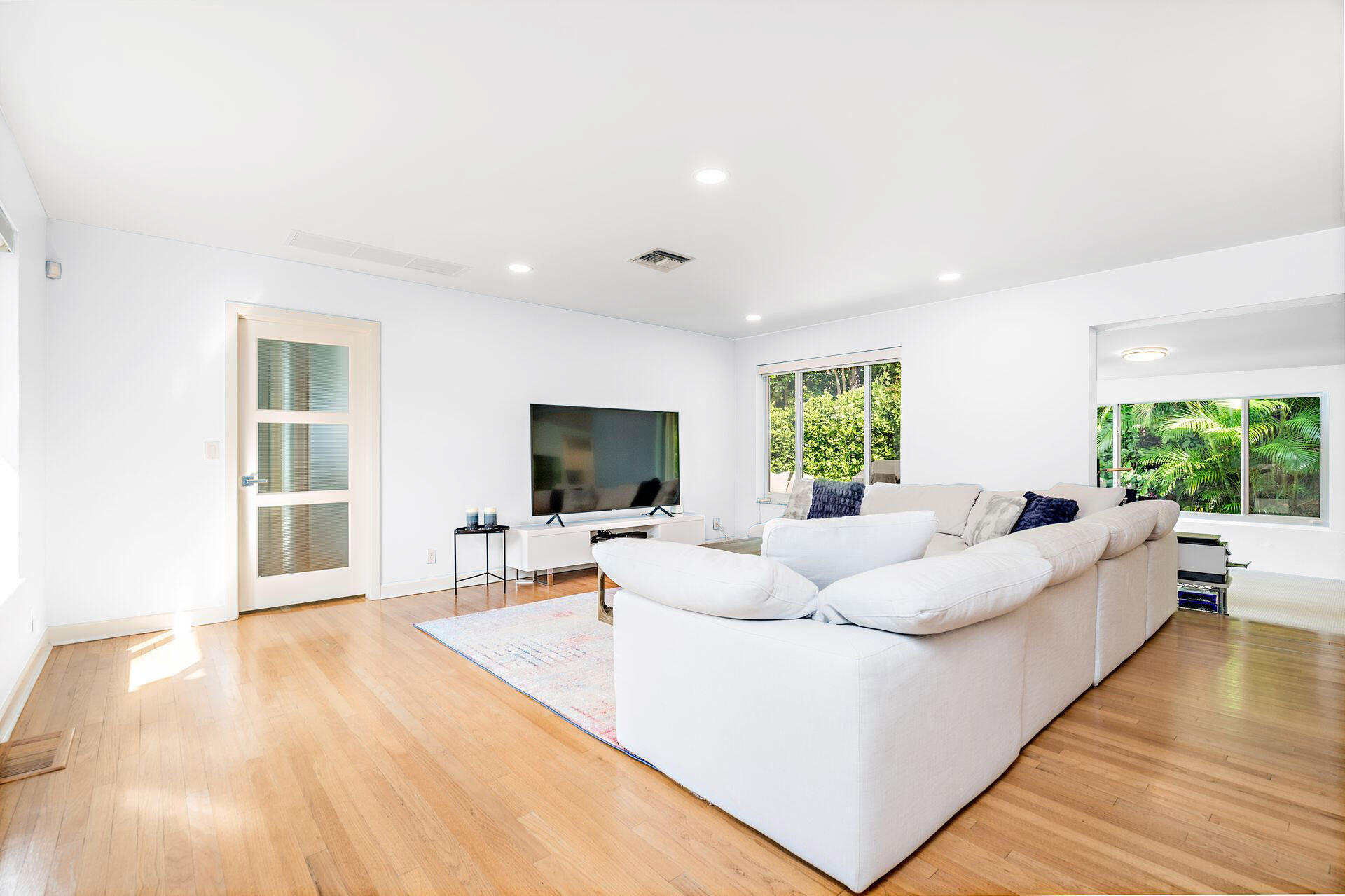 157 Worth Court N Property Photo 9