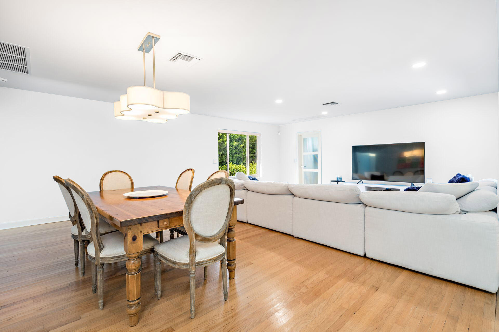 157 Worth Court N Property Photo 10