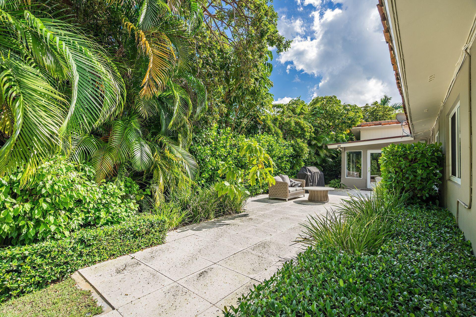 157 Worth Court N Property Photo 27