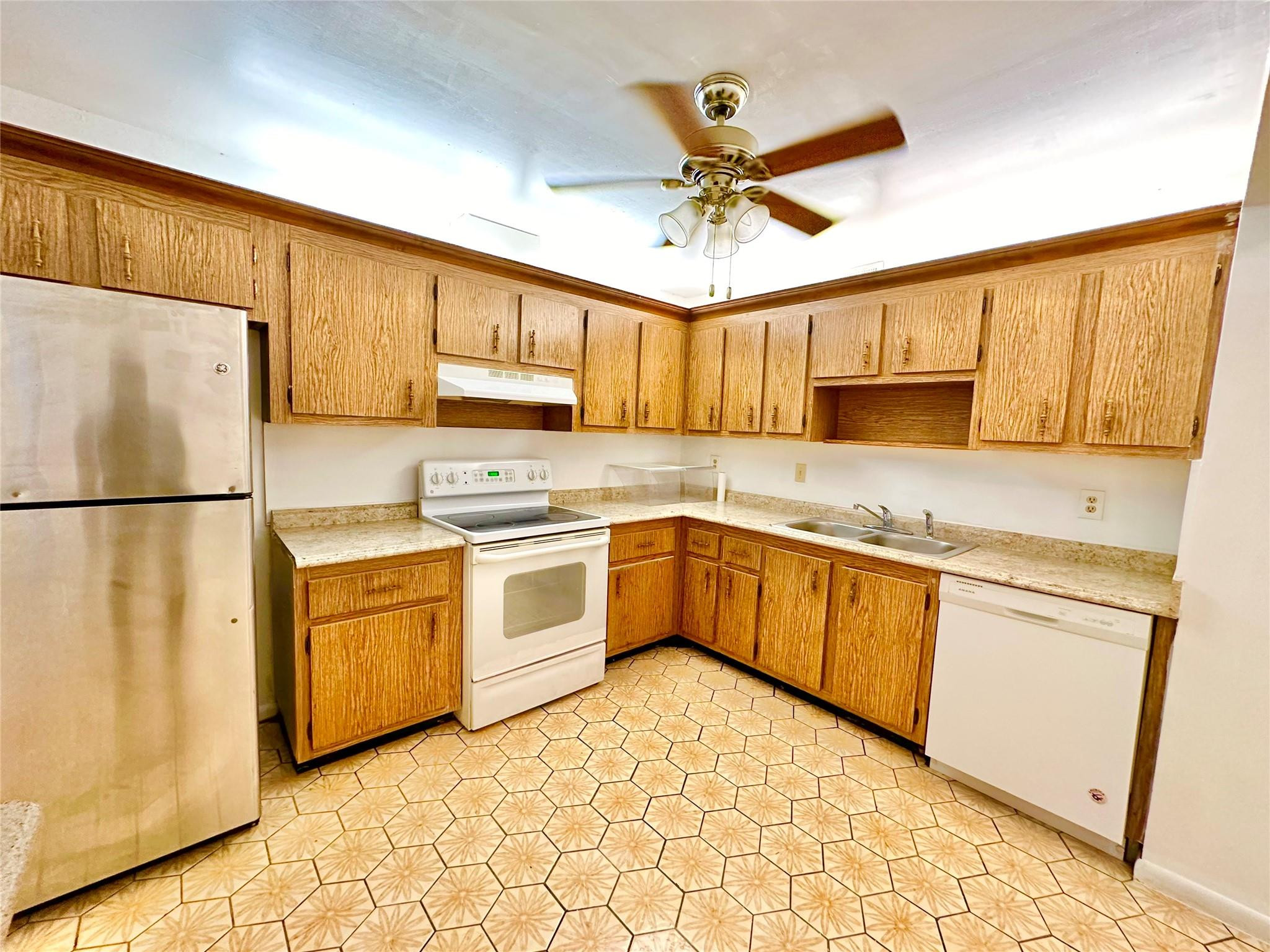 8900 W Sample Road 106 Property Photo 4