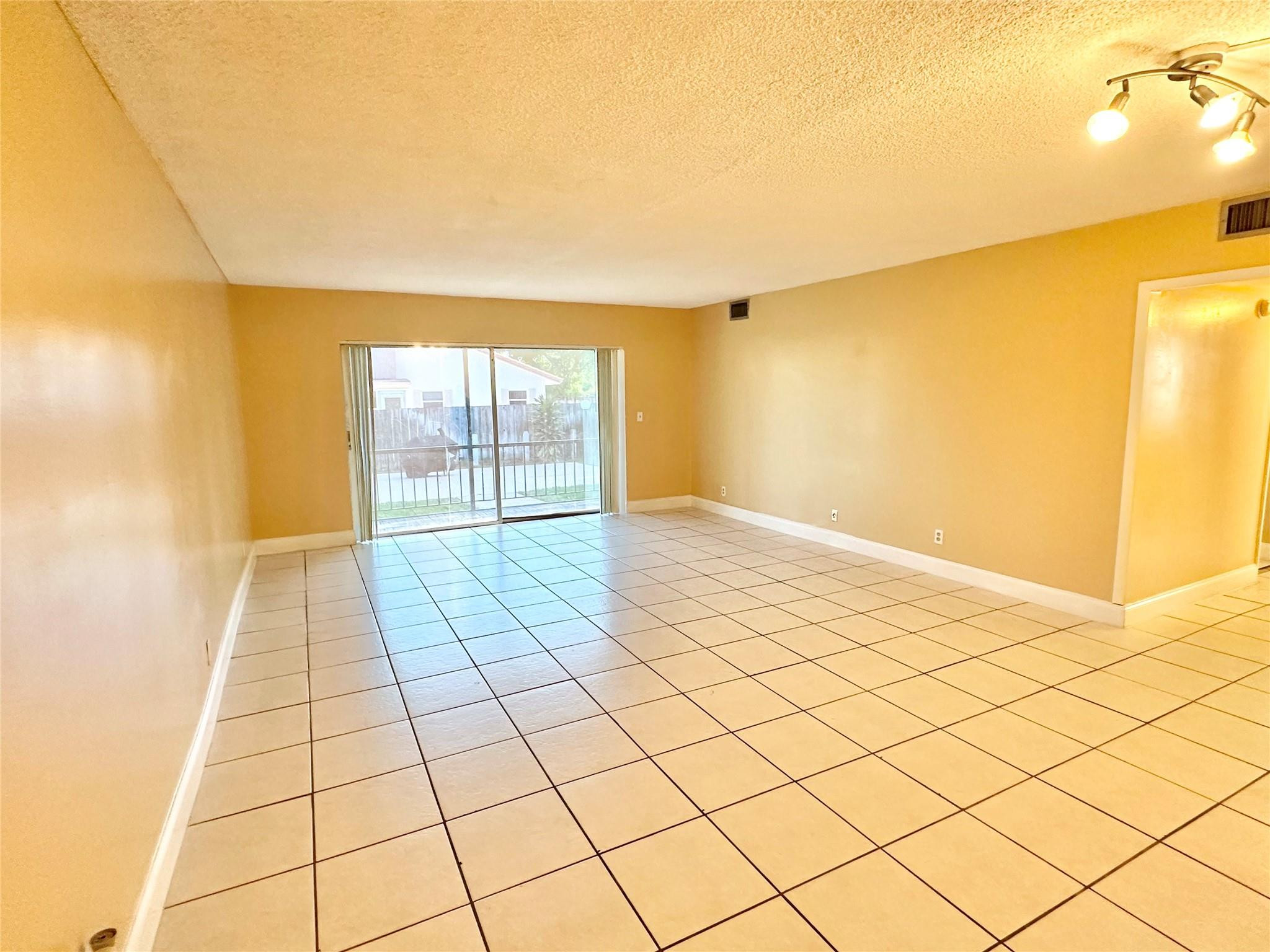8900 W Sample Road 106 Property Photo 7
