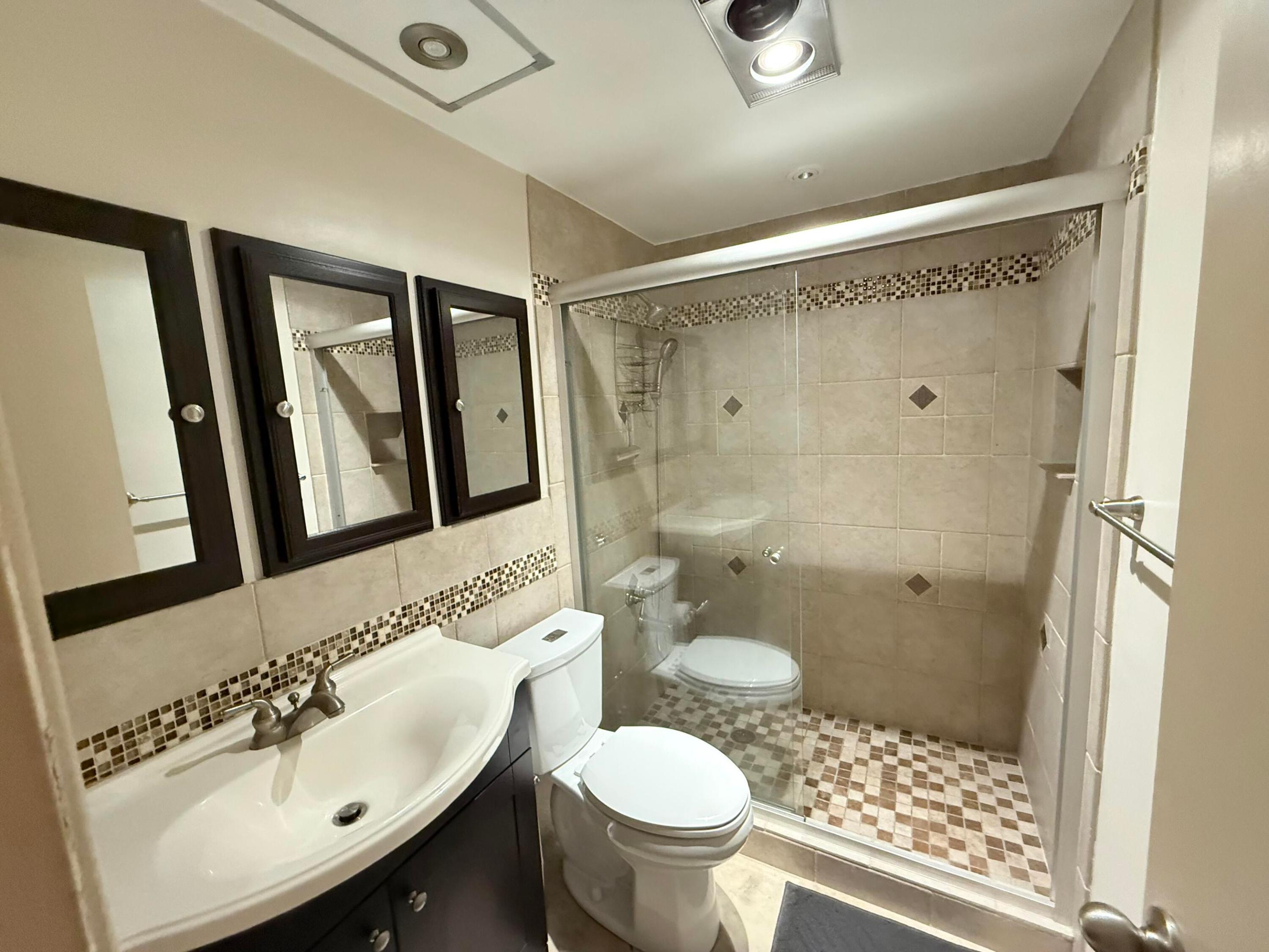 2204 Lake Osborne Drive 5 Property Photo 8