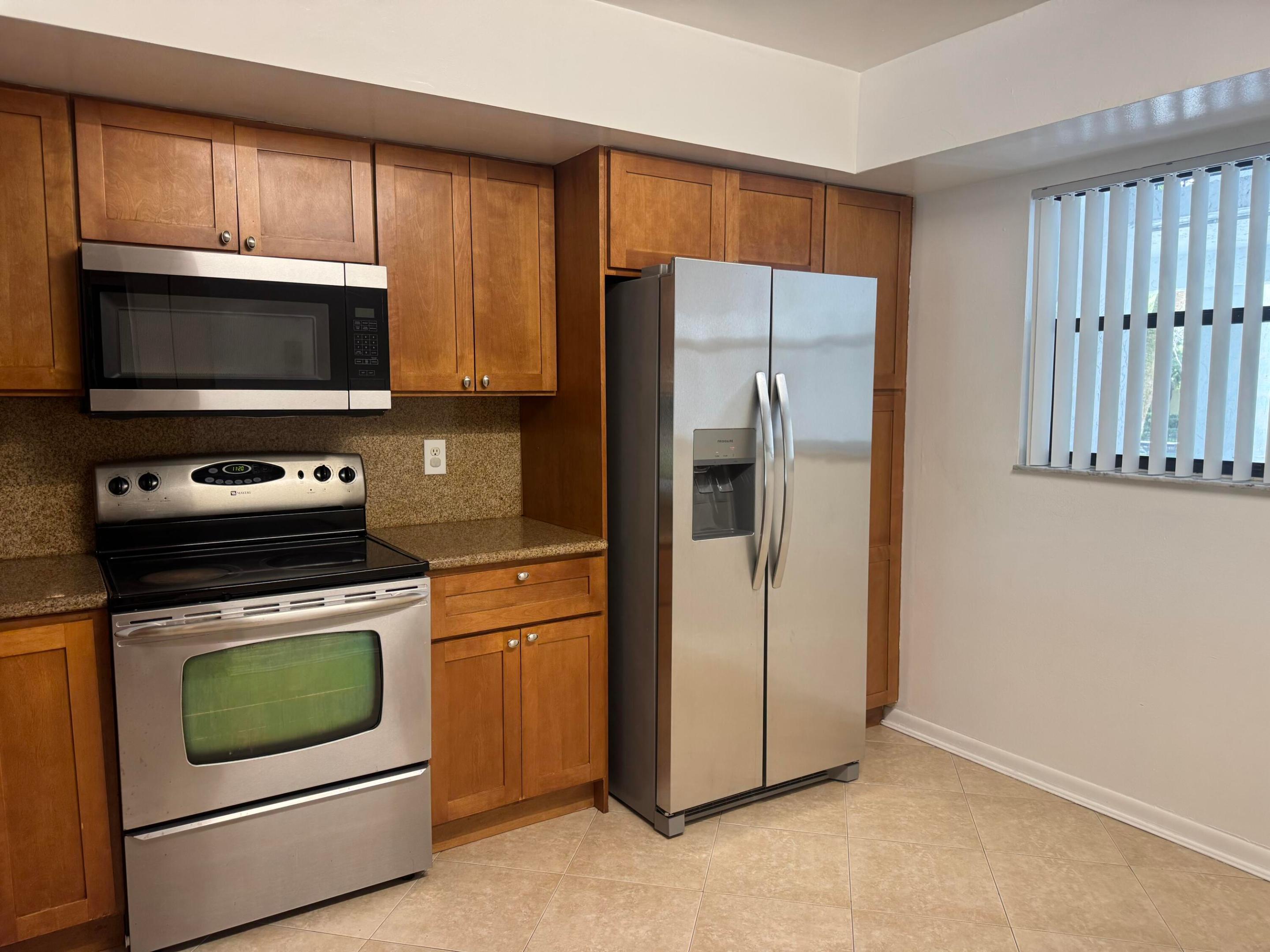 16171 Blatt Boulevard 202 Property Photo 4