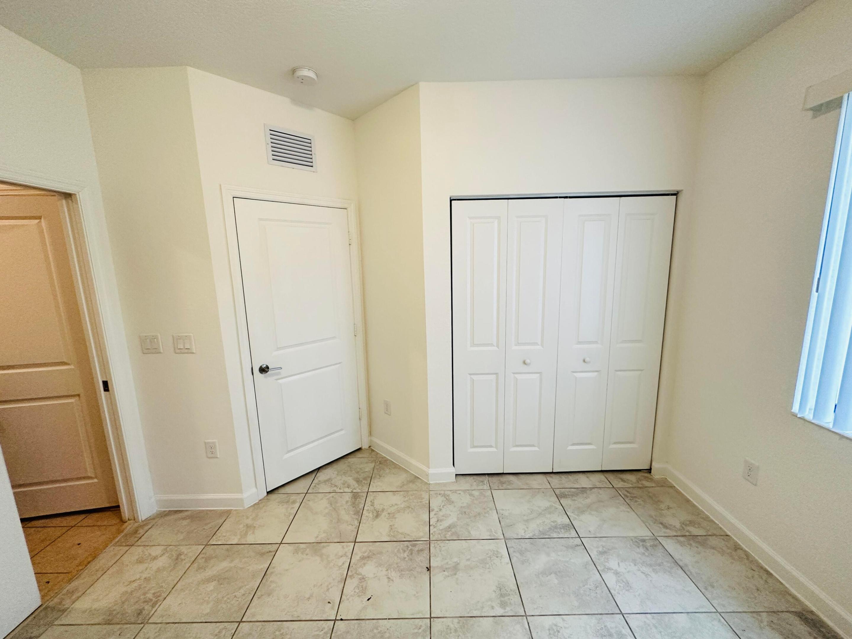 346 Ne 208th Terrace Property Photo 5