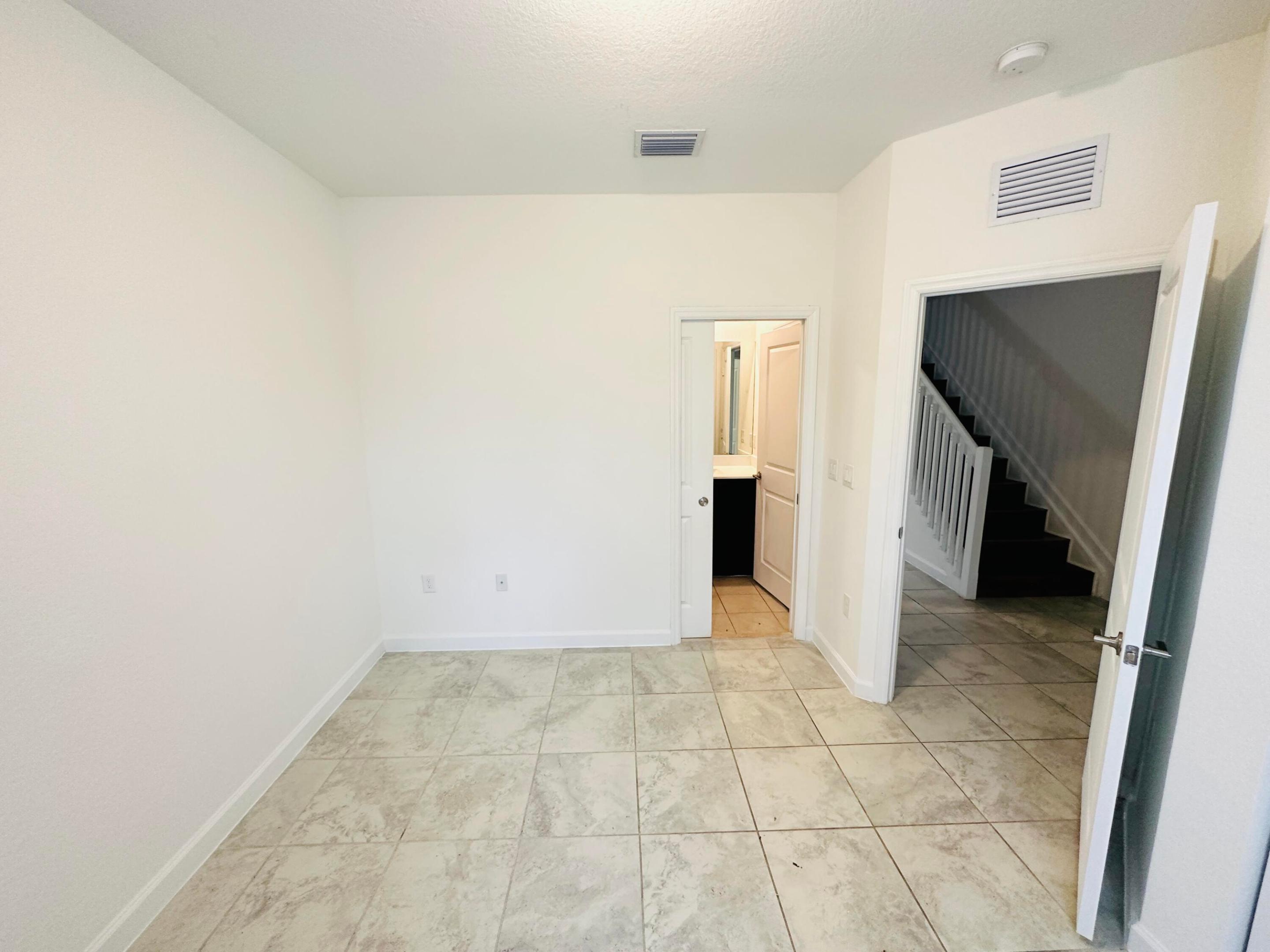 346 Ne 208th Terrace Property Photo 6