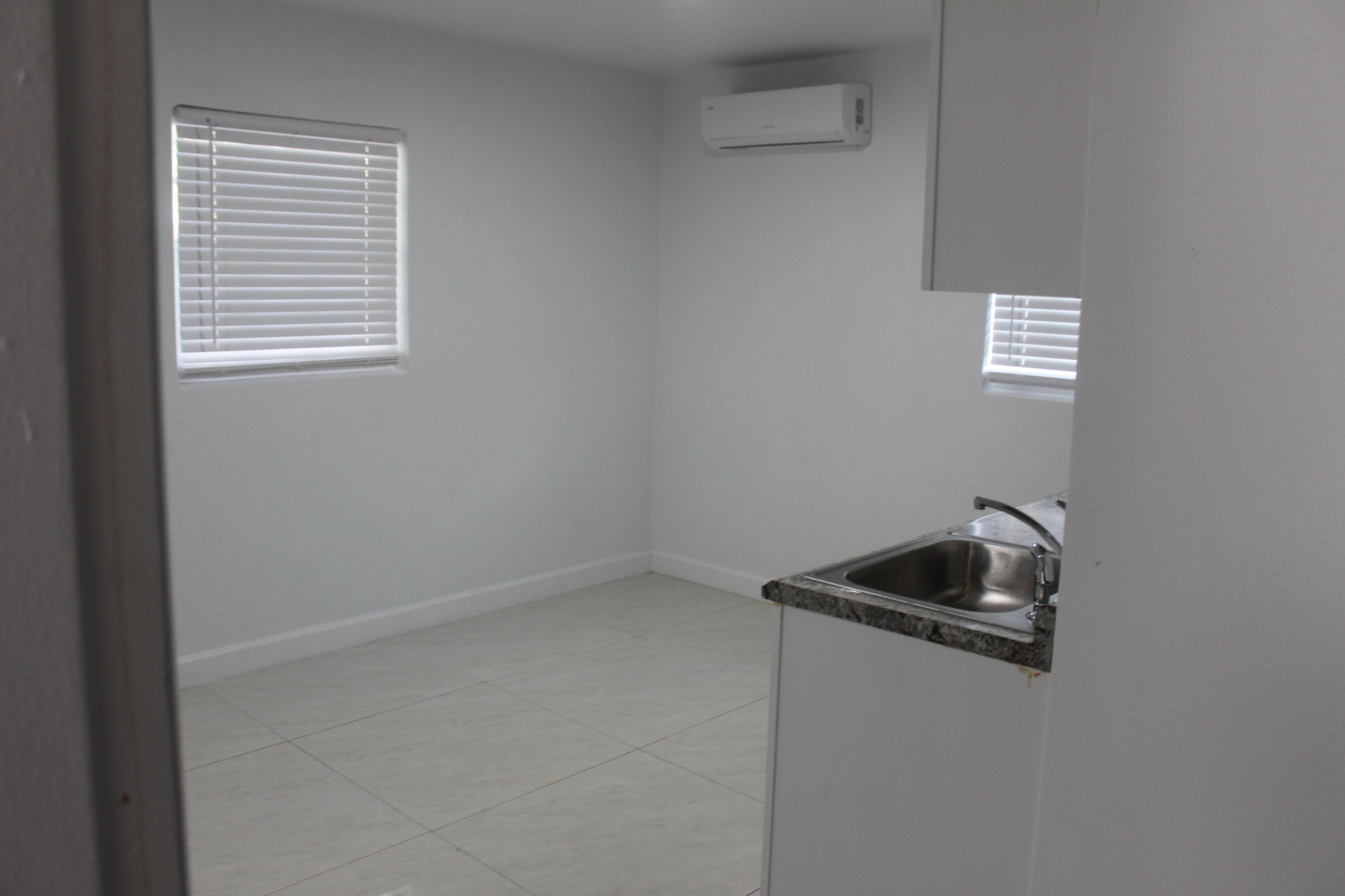 4434 Venus Avenue C Property Photo 3
