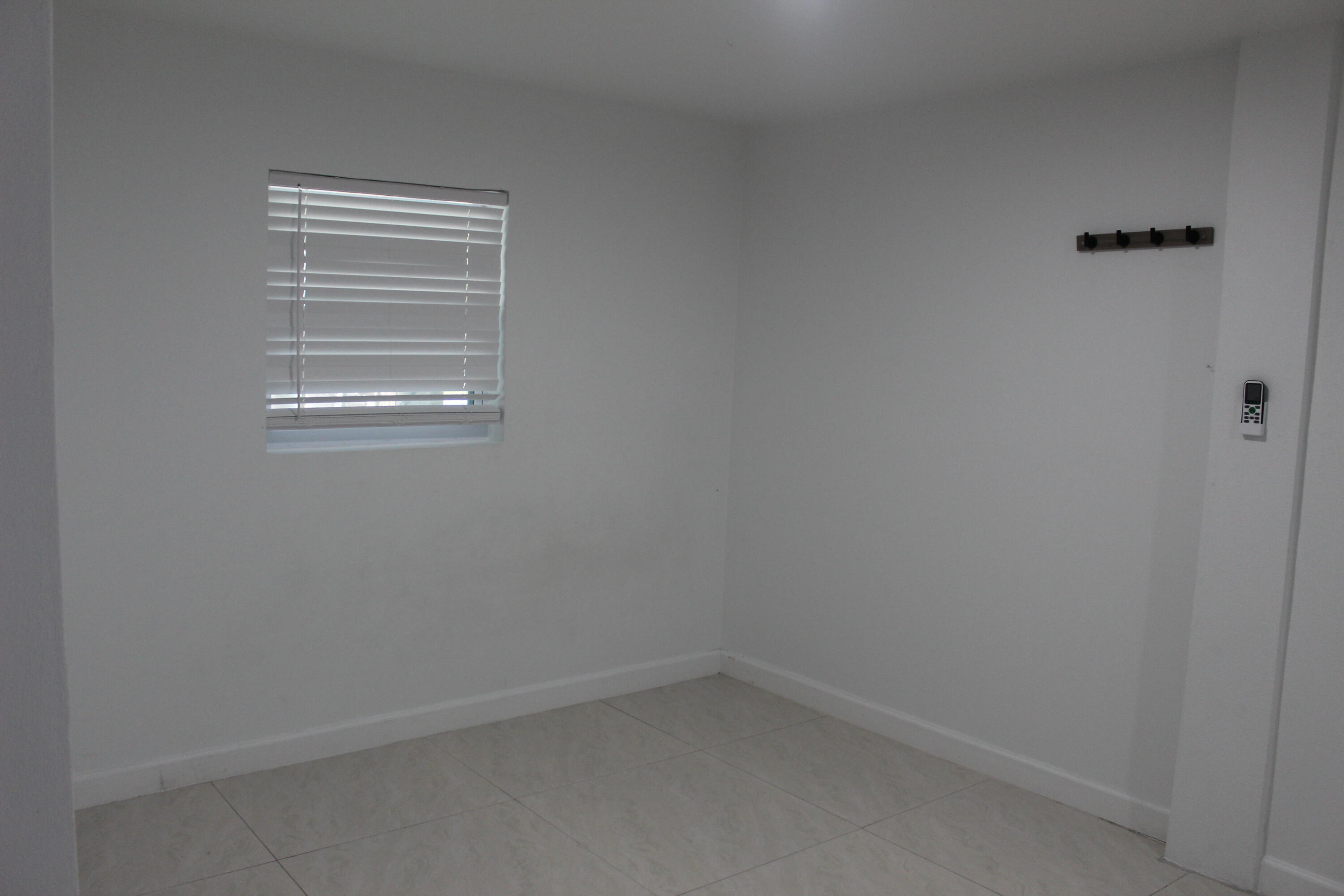 4434 Venus Avenue C Property Photo 4