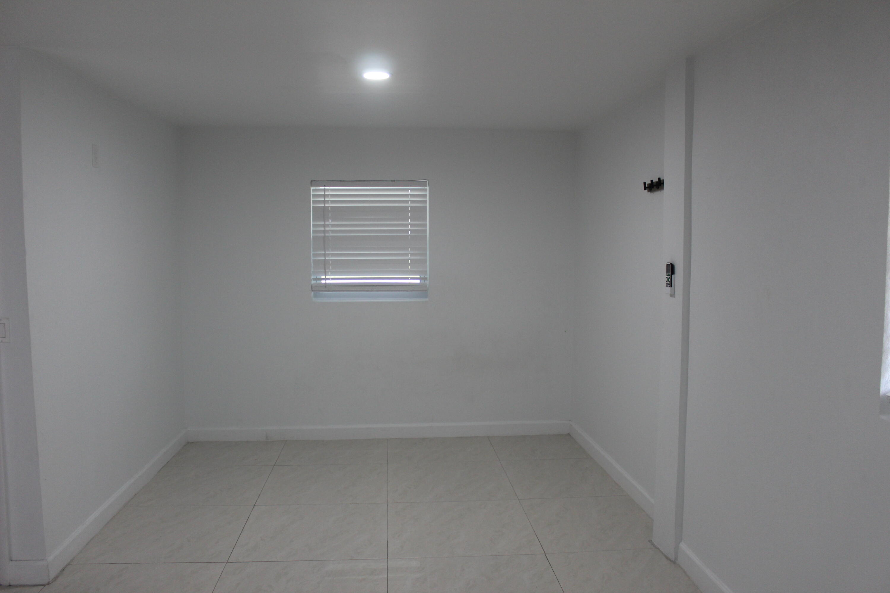 4434 Venus Avenue C Property Photo 5