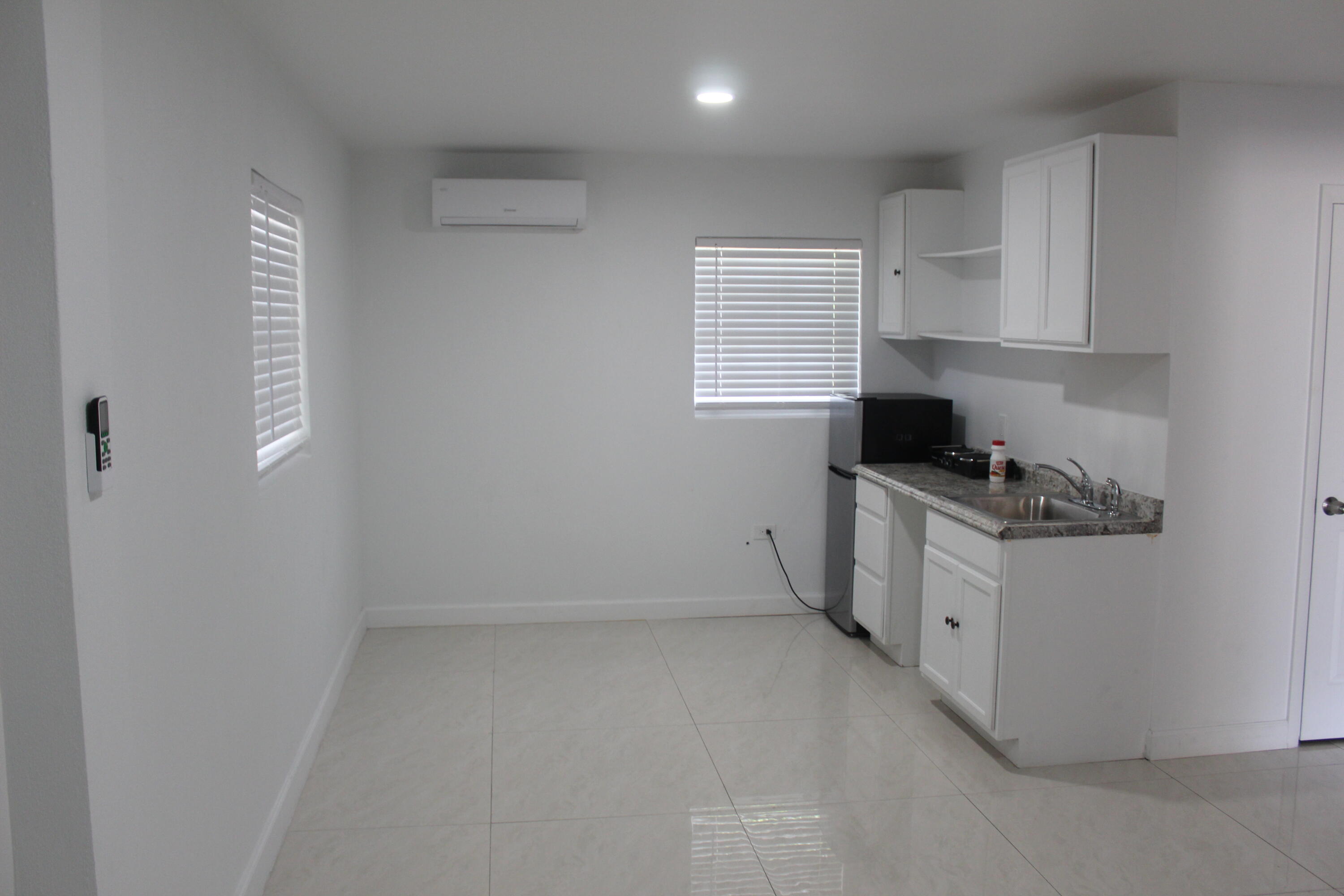 4434 Venus Avenue C Property Photo 7