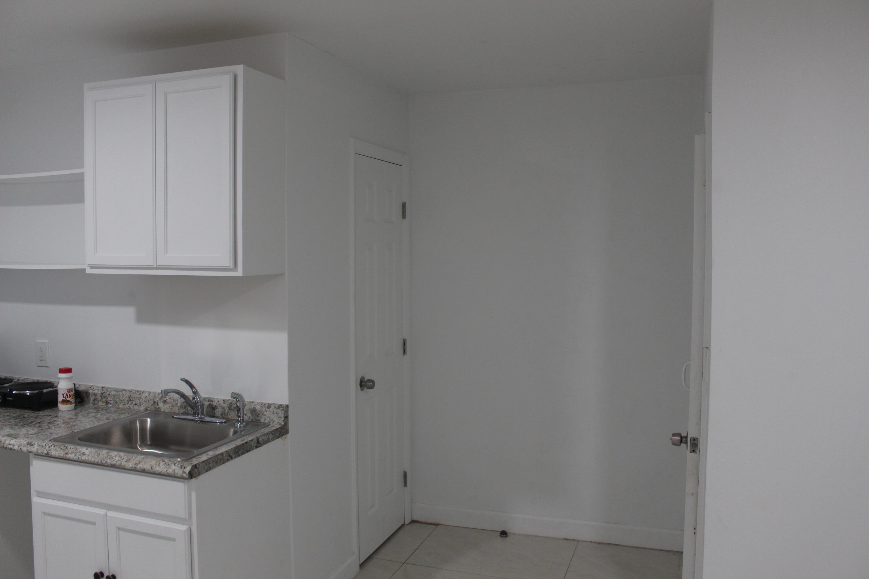 4434 Venus Avenue C Property Photo 8